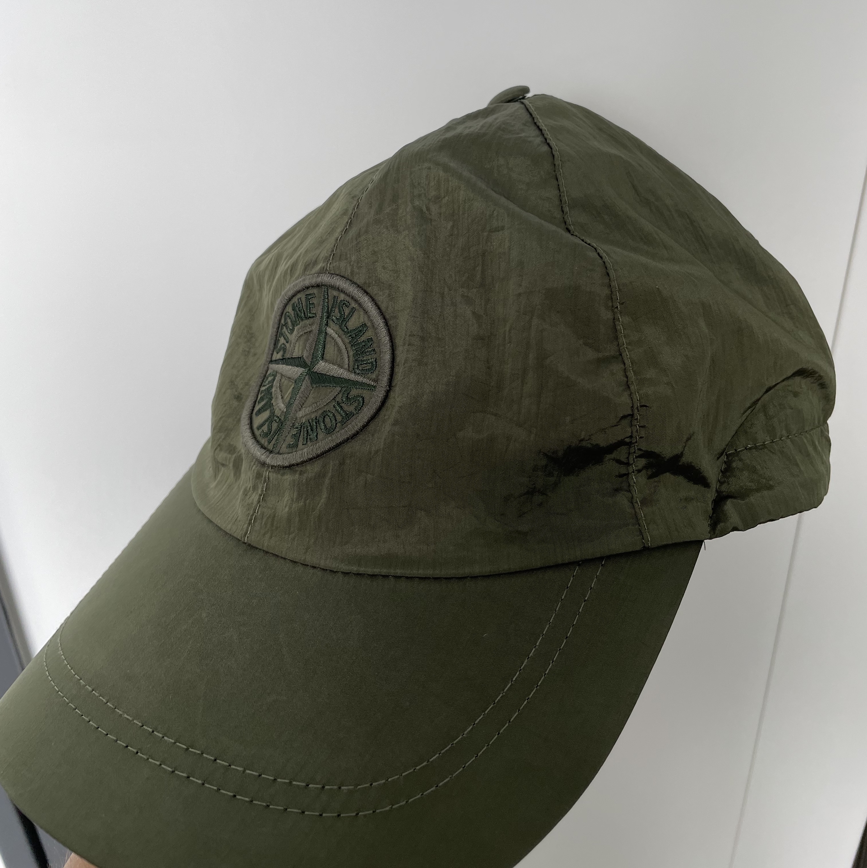 Stone Island 99576 Nylon Metal 6-Panel Cap Olive Green - 22SS 착용 스타일