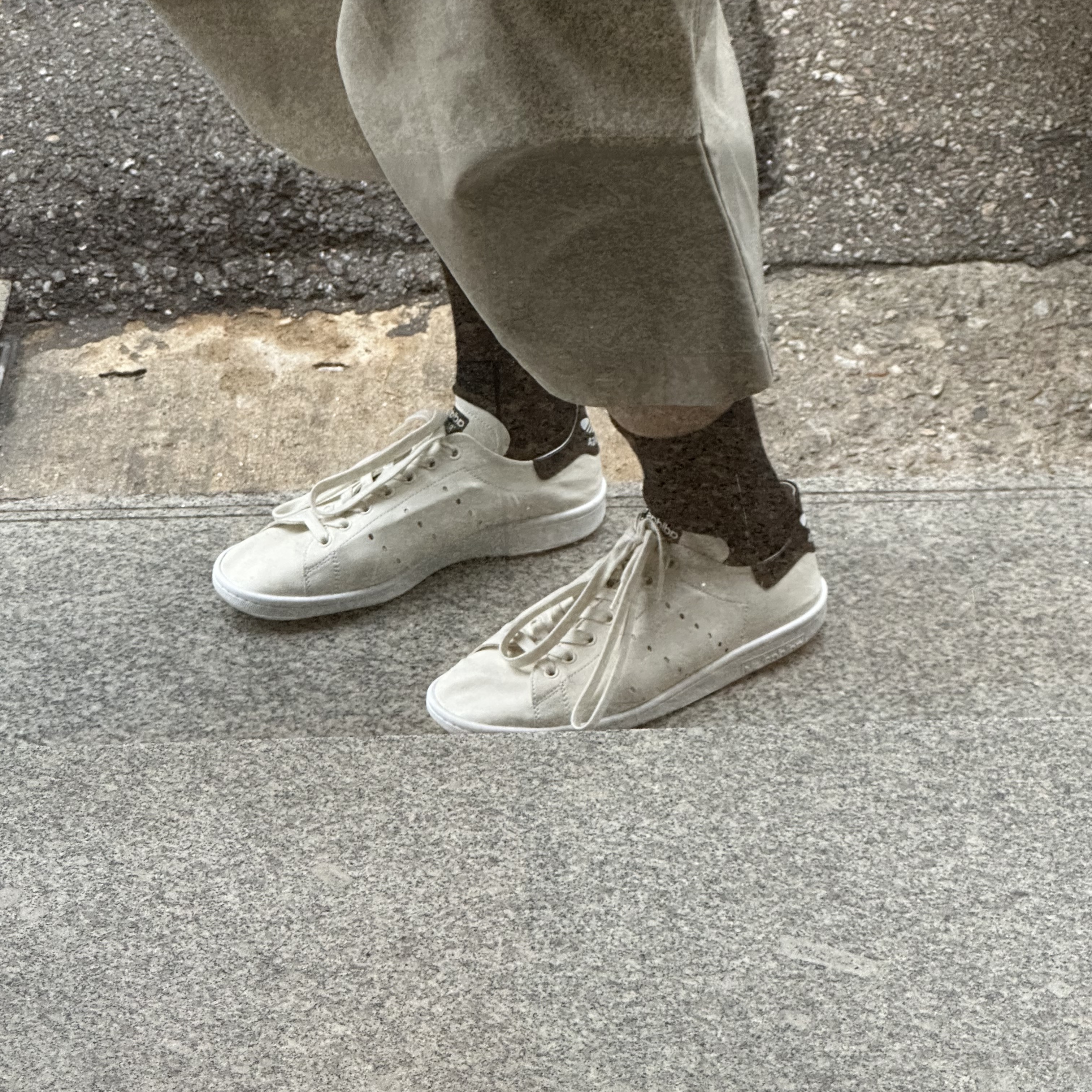 Balenciaga x Adidas Stan Smith Off White 착용 스타일 - 5
