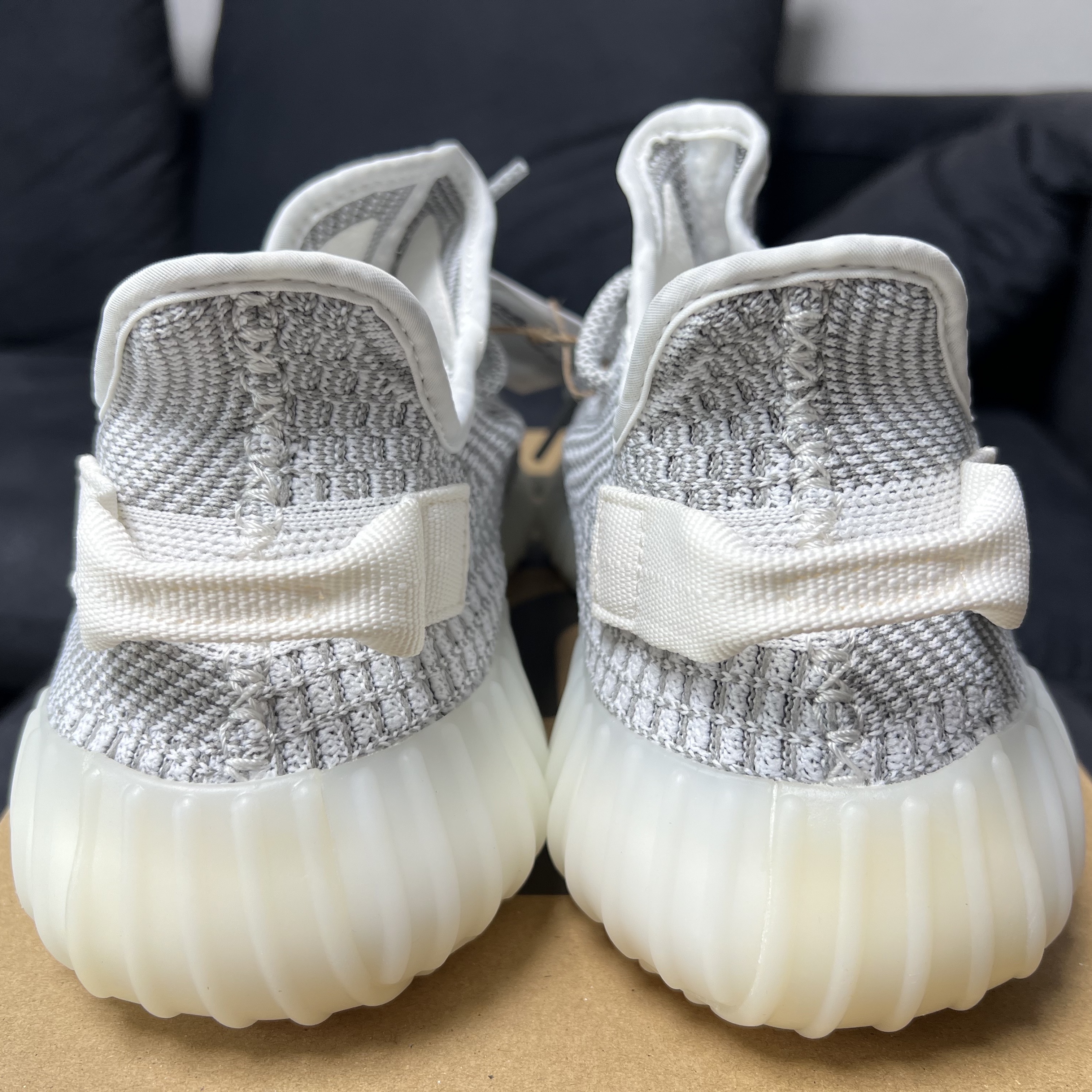 Adidas Yeezy Boost 350 V2 Static 2023 착용 스타일 - 3