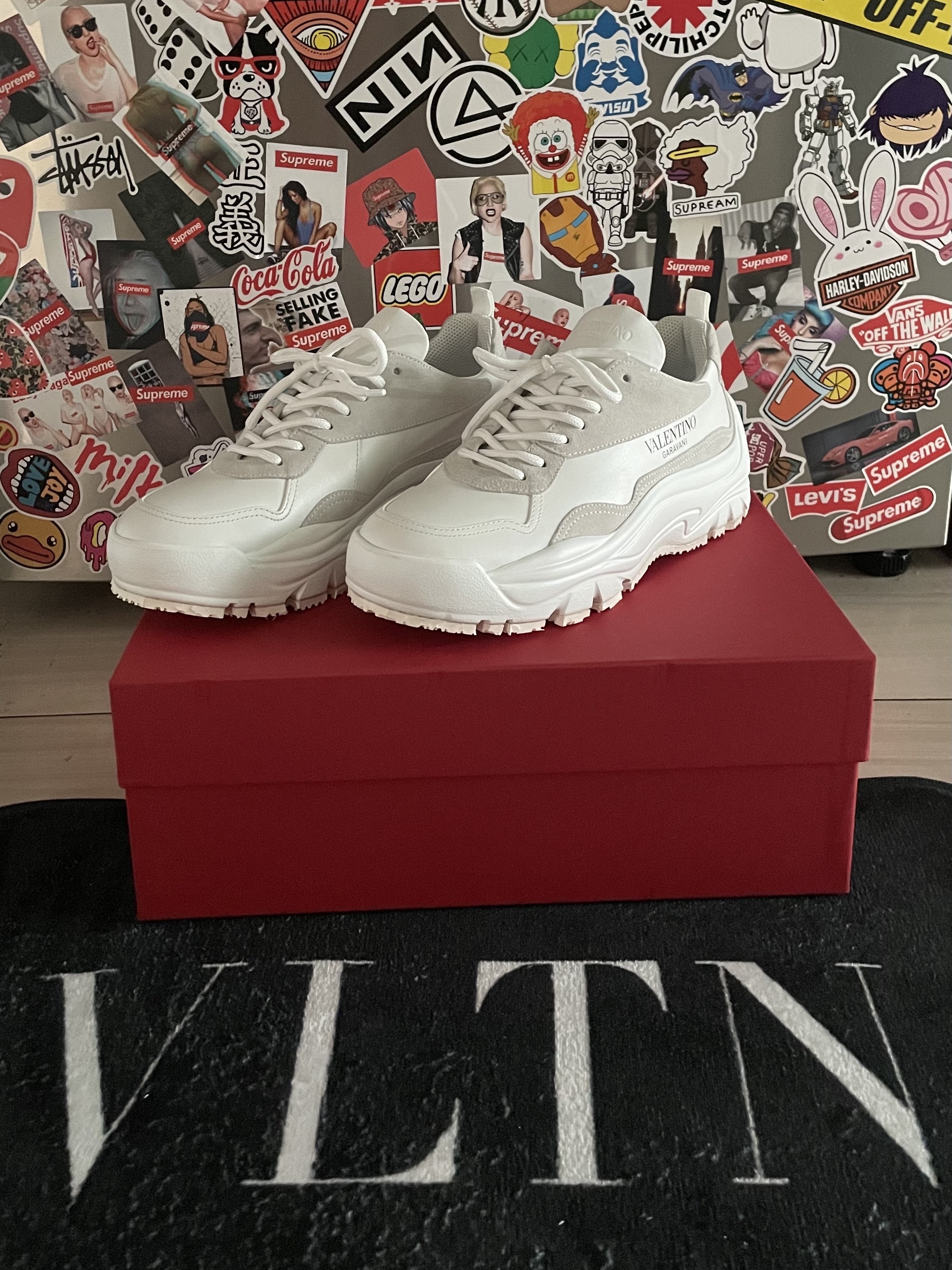 Valentino Gumboy Calfskin Sneakers White 착용 스타일