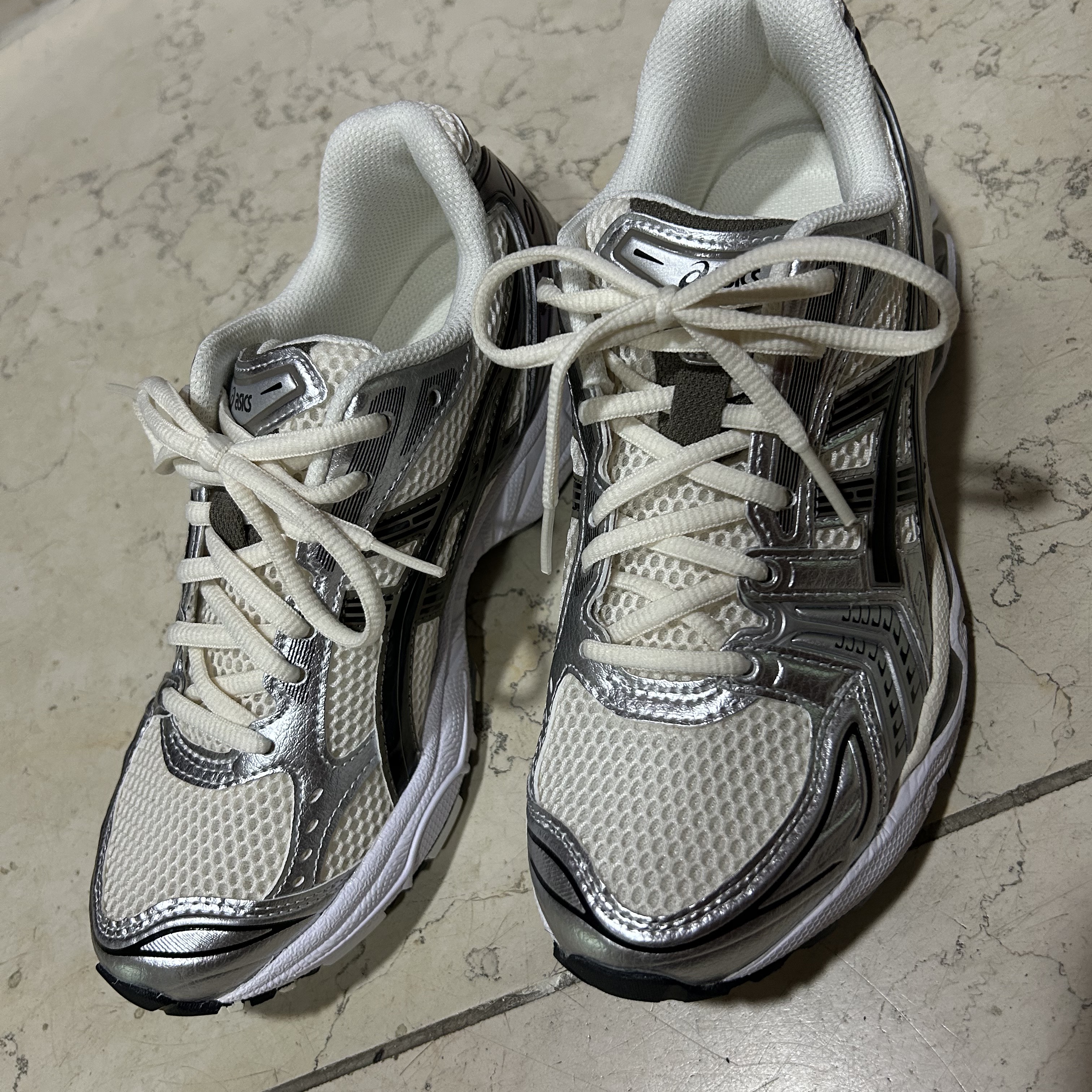 Asics Gel-Kayano 14 Cream Black 착용 스타일