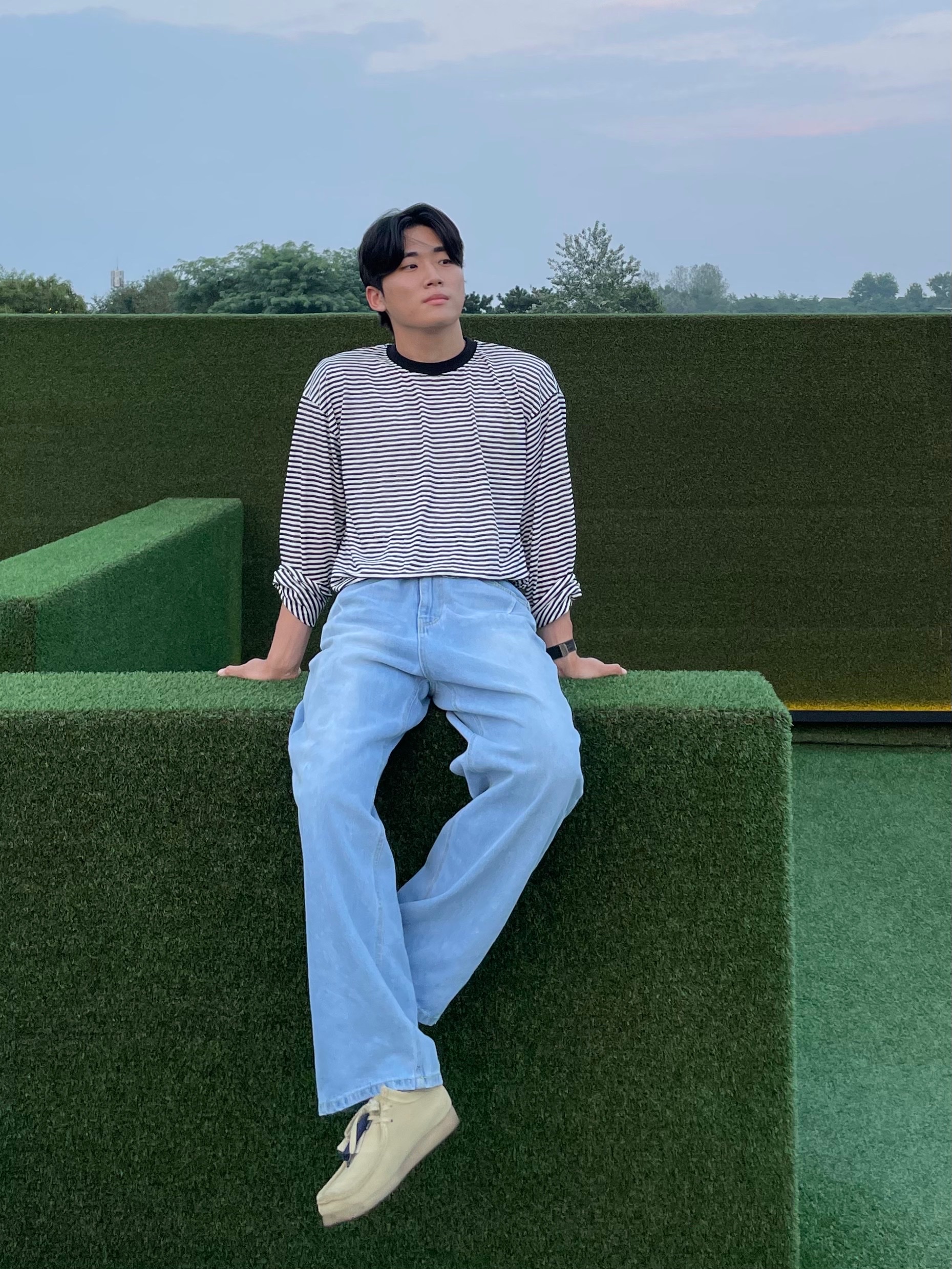 Clarks Wallabee Maple Suede 착용 스타일 - 2