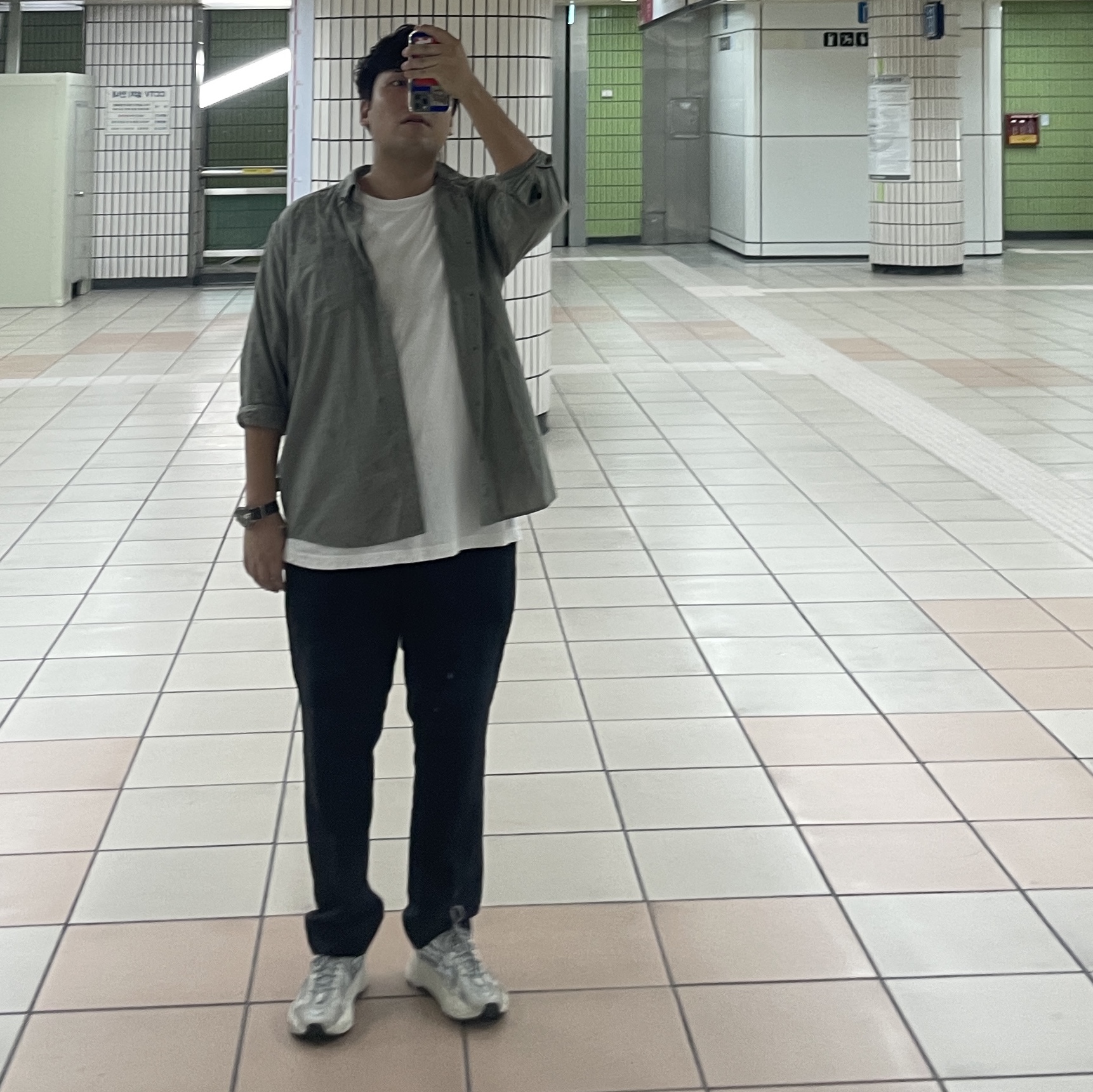 Adidas Yeezy Boost 700 V2 Static 2022 착용 스타일