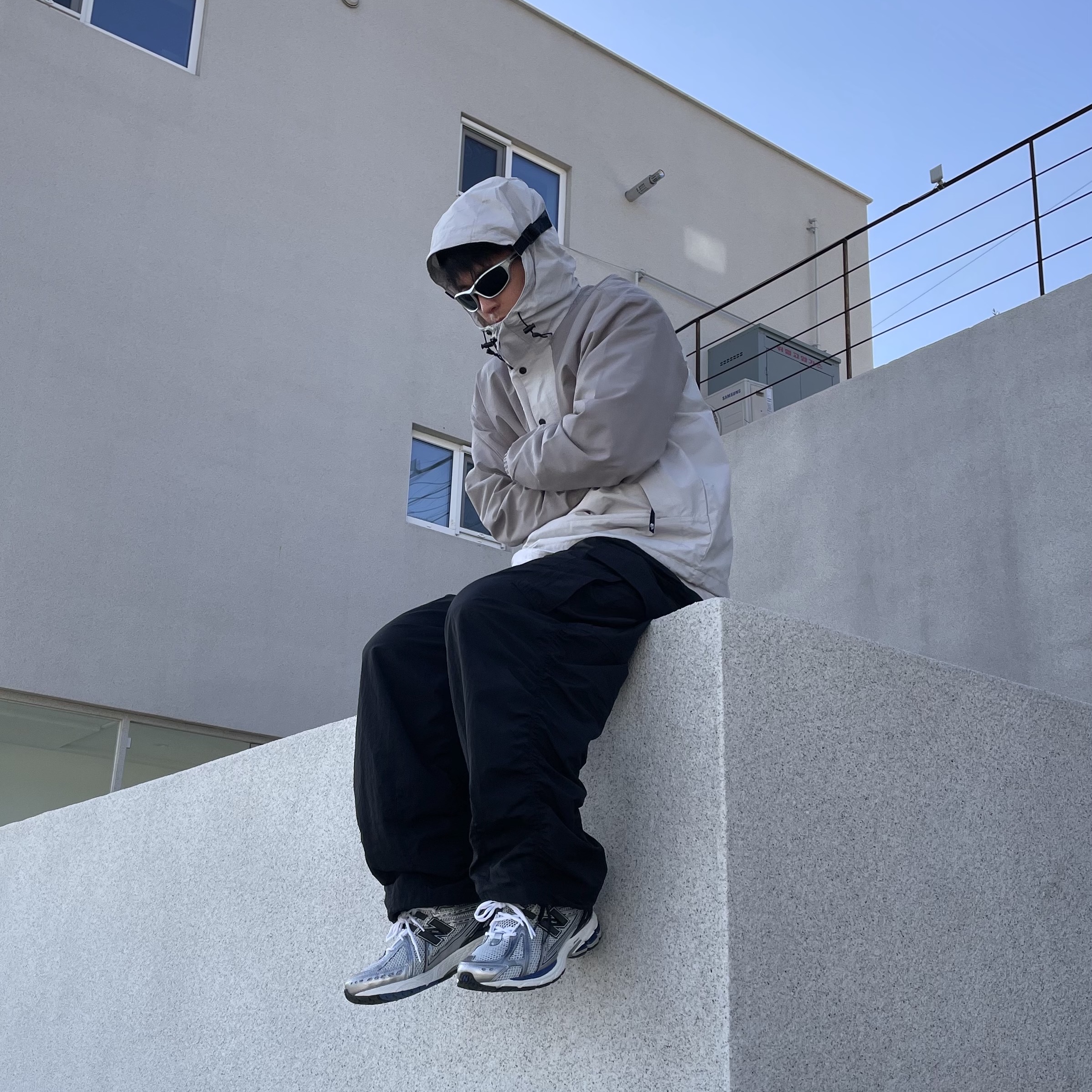 New Balance 1906R Silver Metallic 착용 스타일 - 3