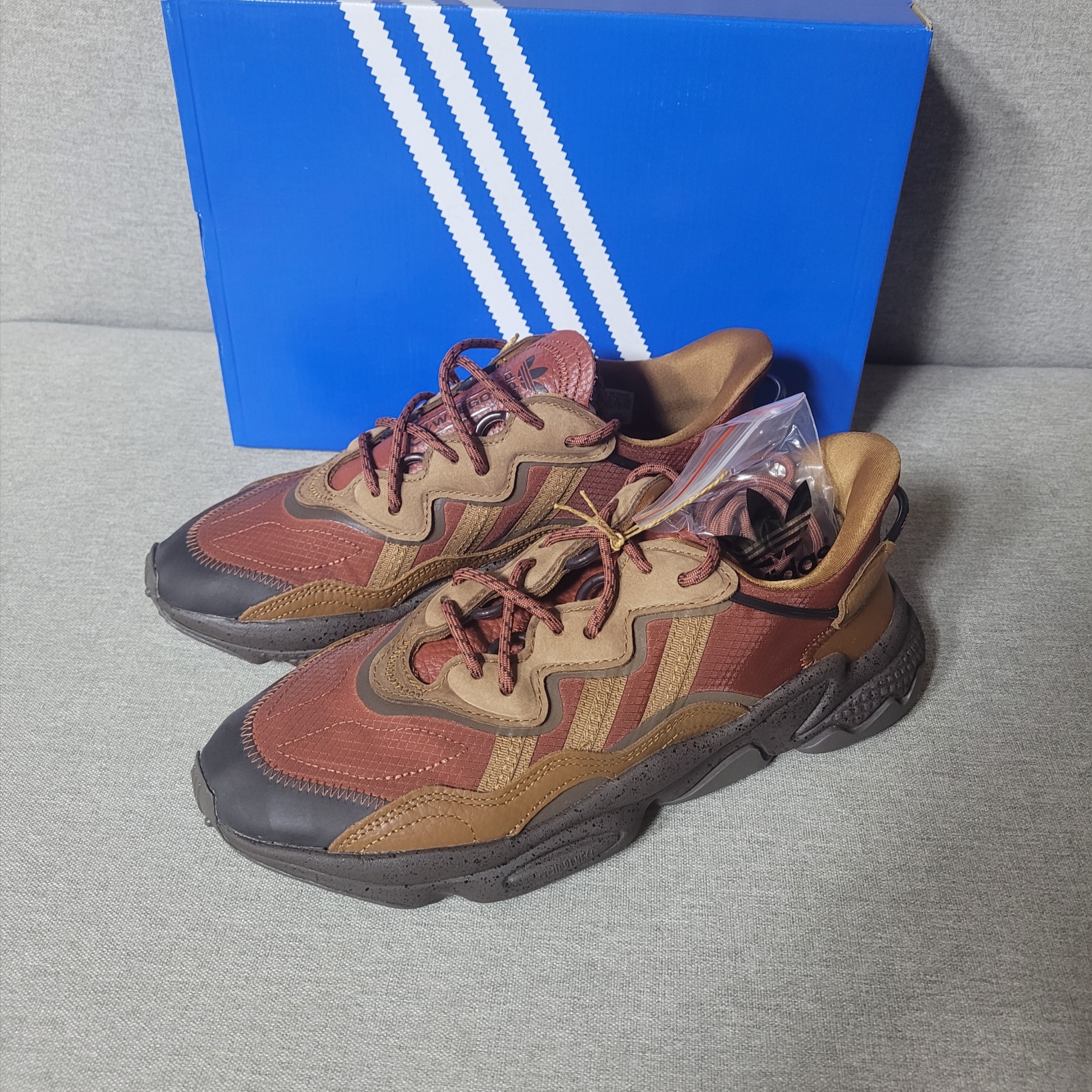 Adidas Ozweego Wild Brown Dark Brown 착용 스타일