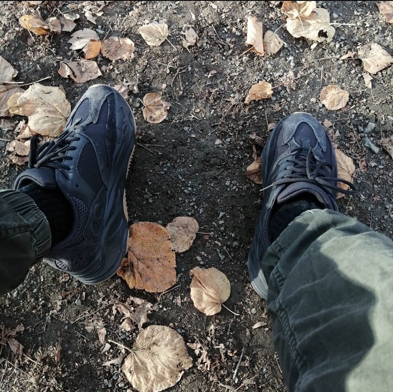Adidas Yeezy Boost 700 Utility Black 2023 착용 스타일 - 3