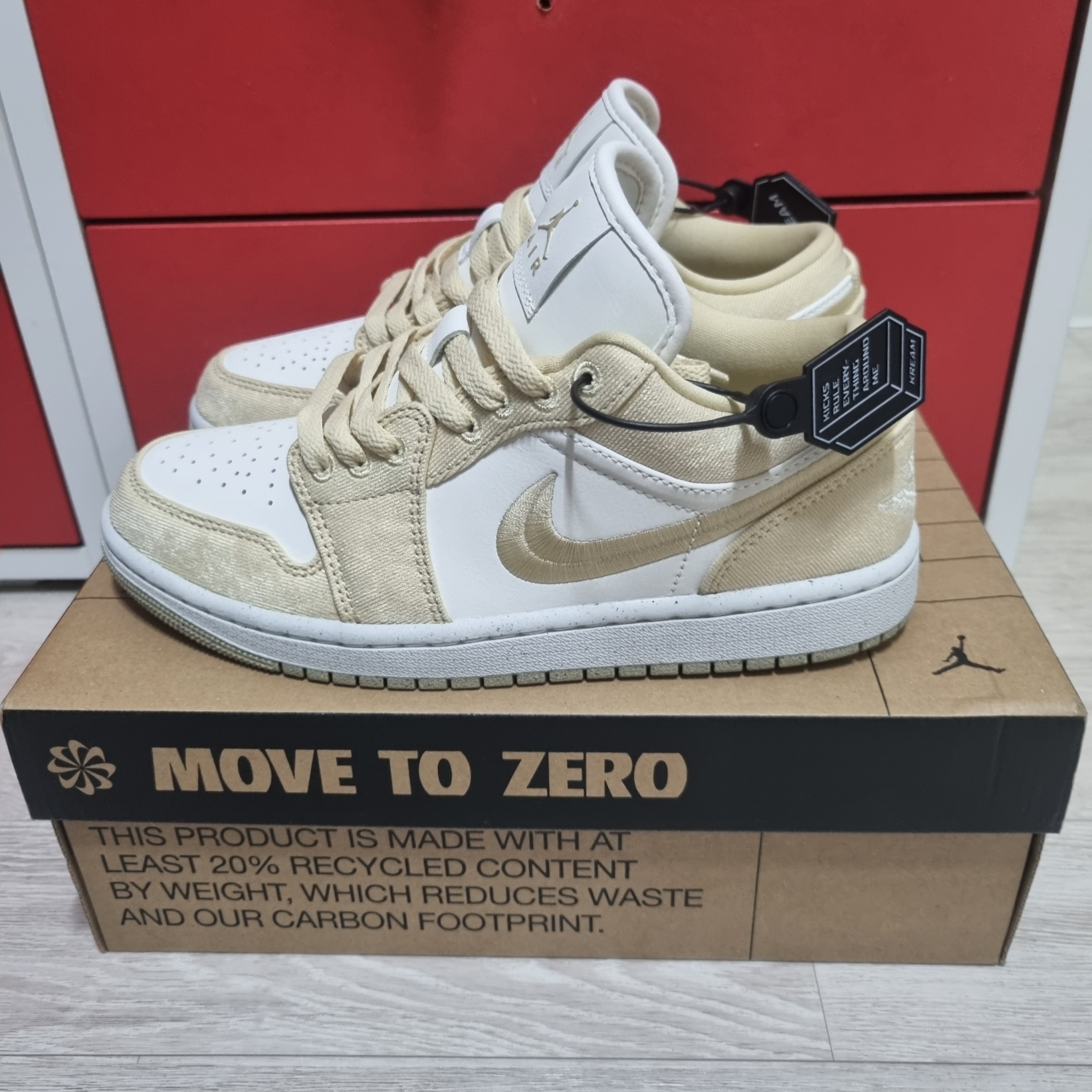 (W) Jordan 1 Low SE Team Gold Sail 착용 스타일 - 1
