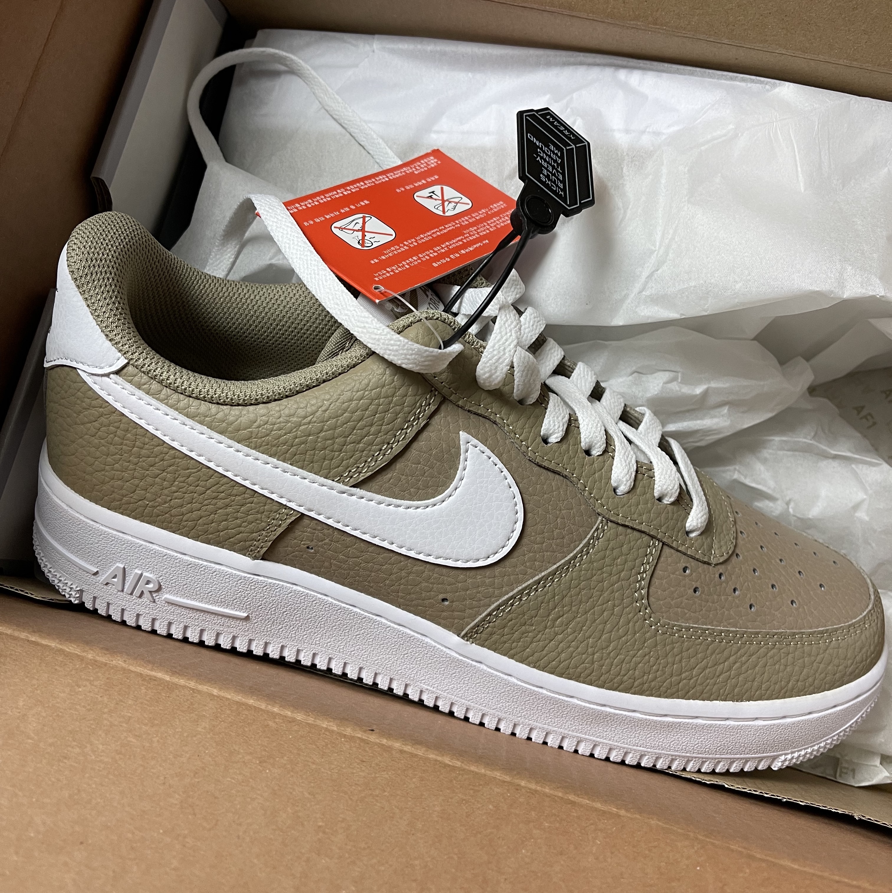 Nike Air Force 1 '07 Khaki White 착용 스타일