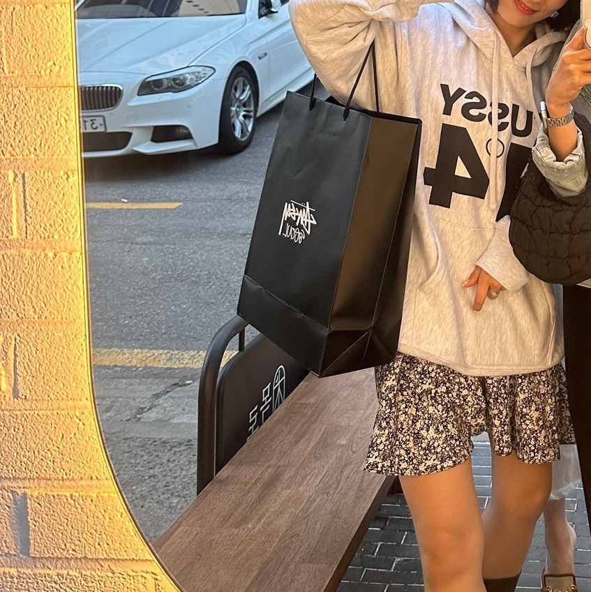 Stussy NO.4 Hoodie Black, Stussy NO.4 T-Shirt White 착용 스타일 - 2