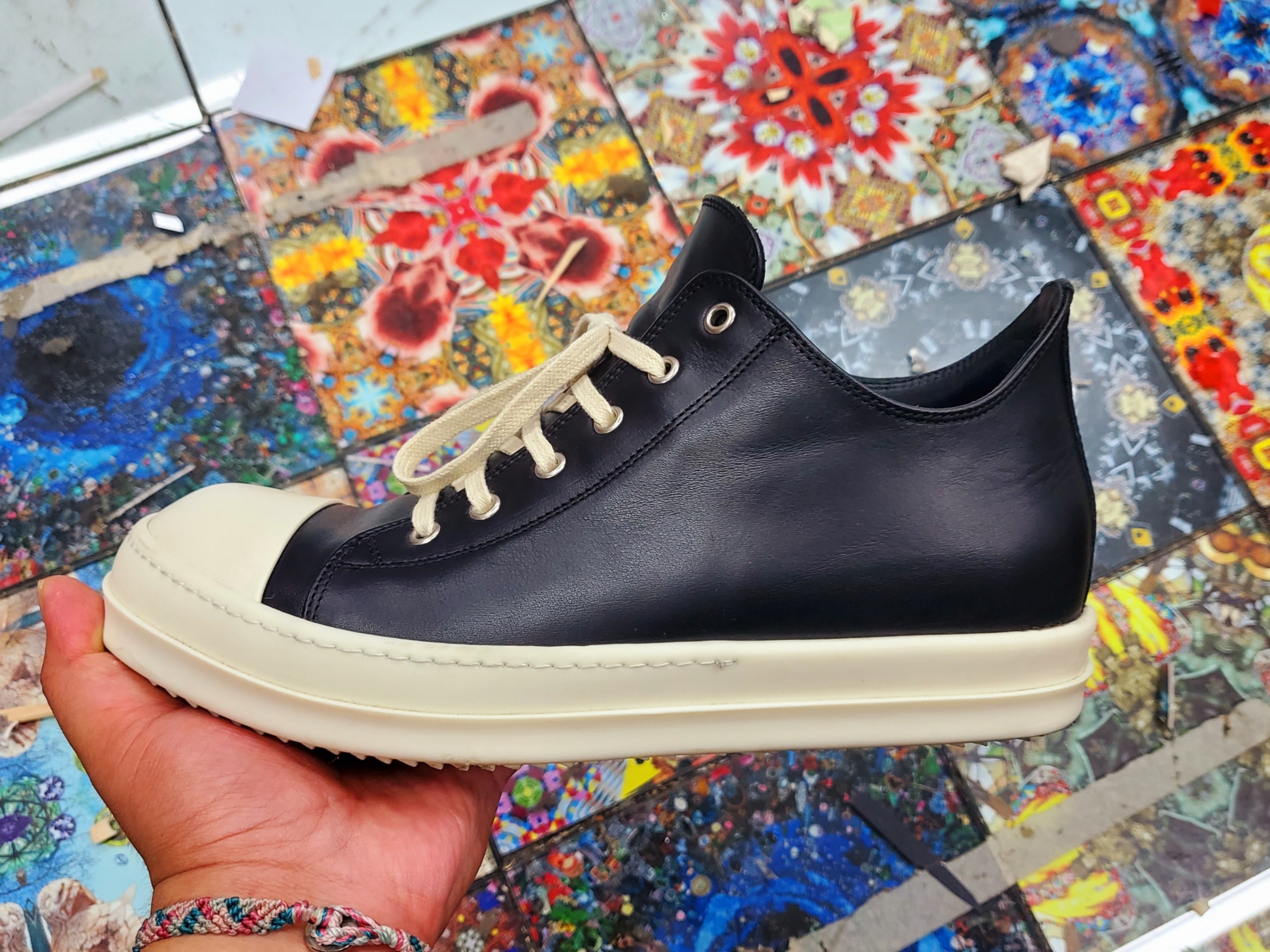 Rick Owens Full Grain Calf Leather Strobe Low Sneakers Black Milk White 착용 스타일 - 2