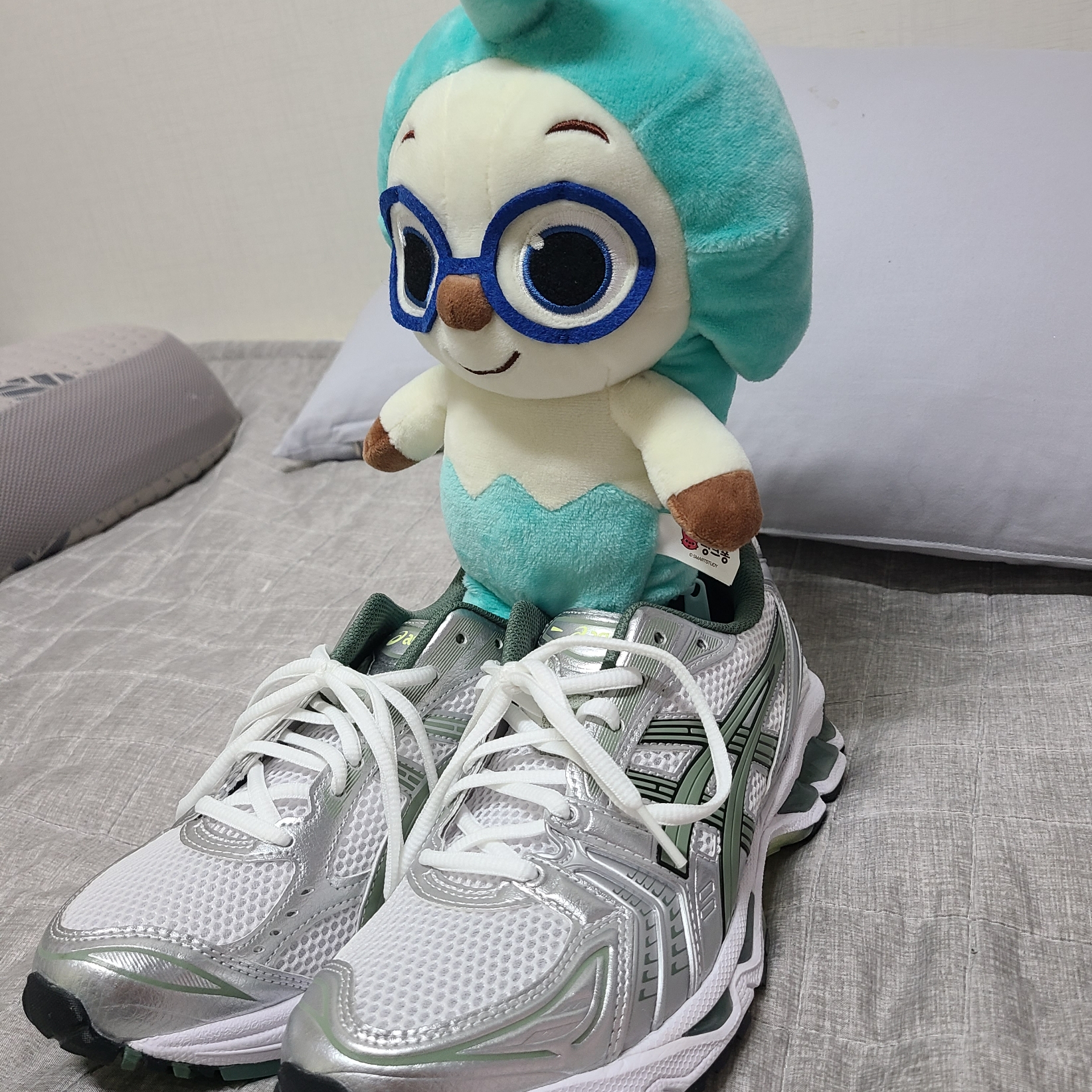 Asics Gel-Kayano 14 White Slate Grey 착용 스타일 - 3