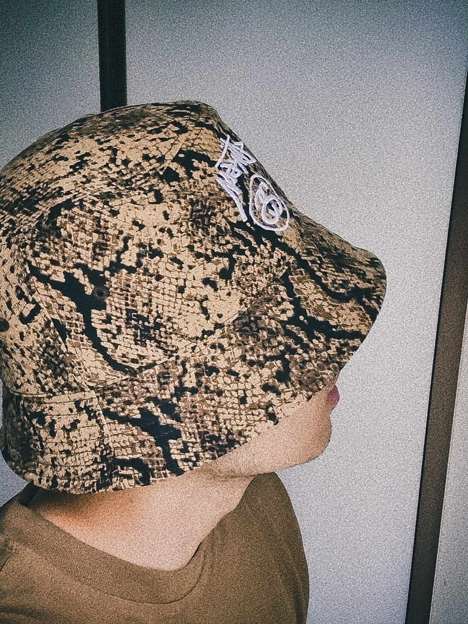 Stussy Stock Lock Deep Bucket Hat Brown 착용 스타일
