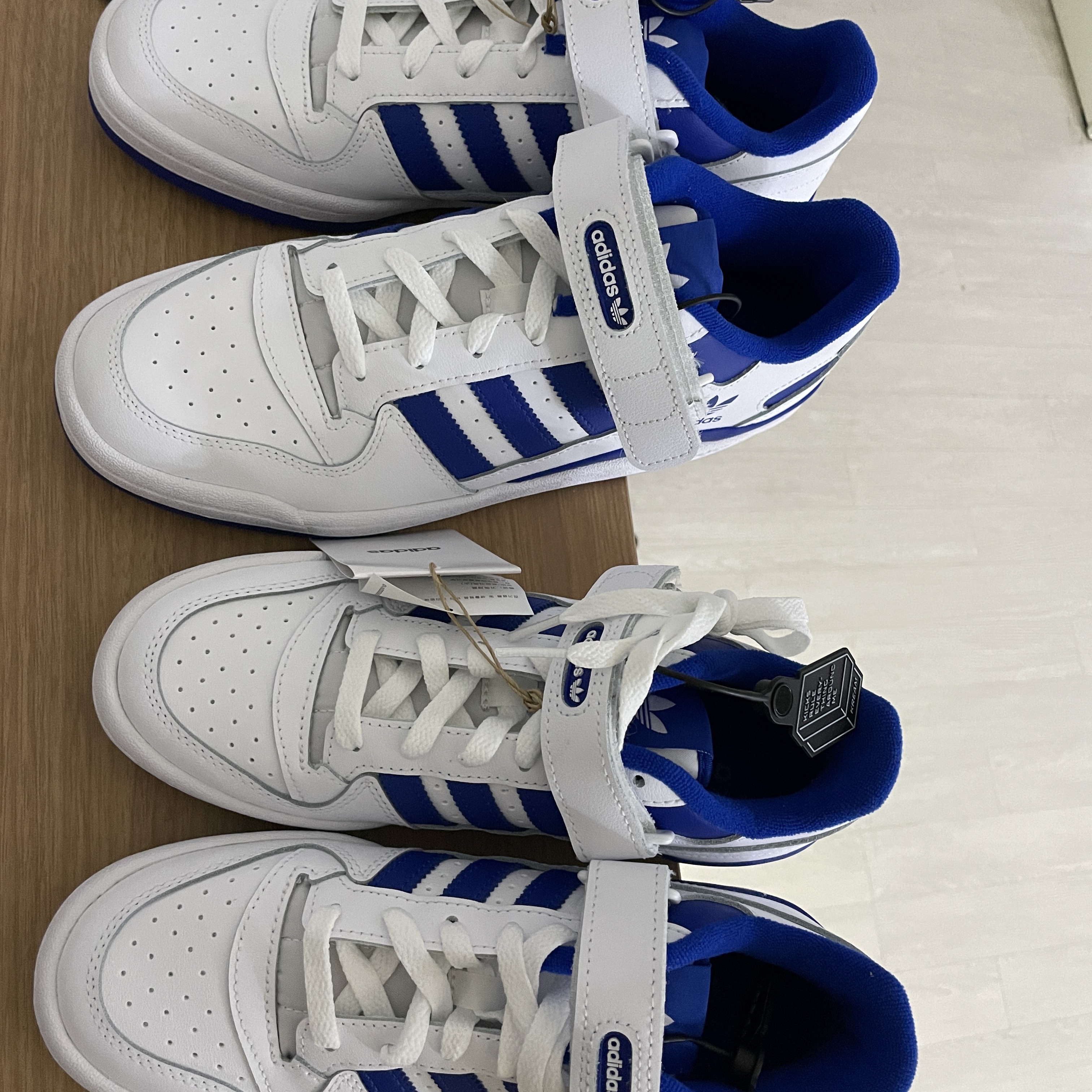 Adidas Forum Low White Royal Blue 착용 스타일 - 1