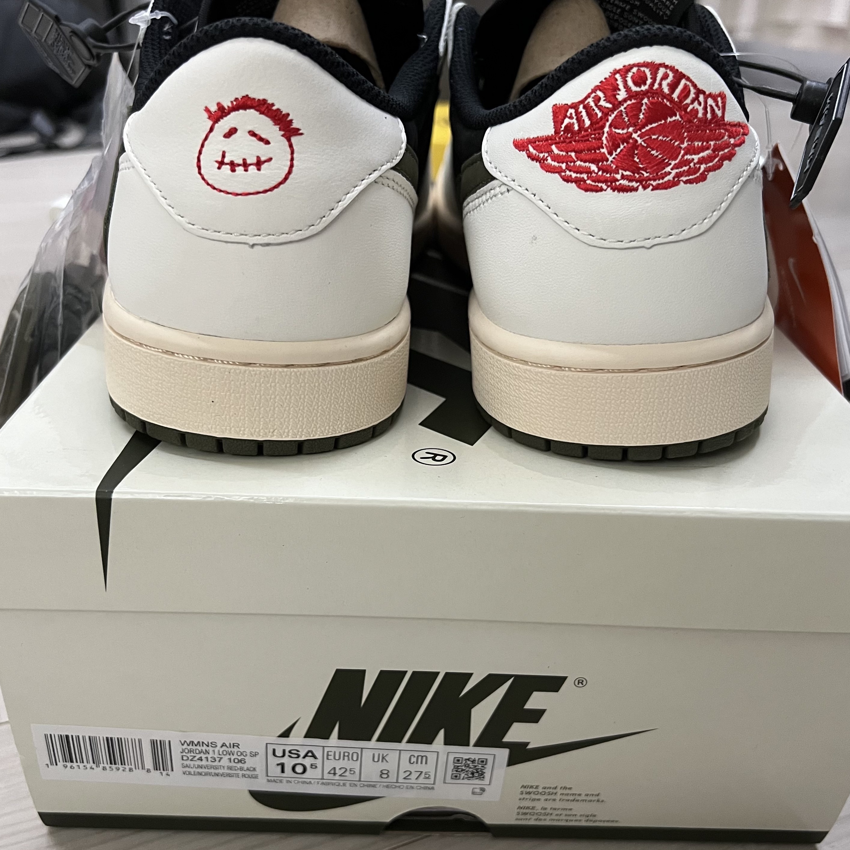 (W) Jordan 1 x Travis Scott Retro Low OG SP Medium Olive 착용 스타일 - 4