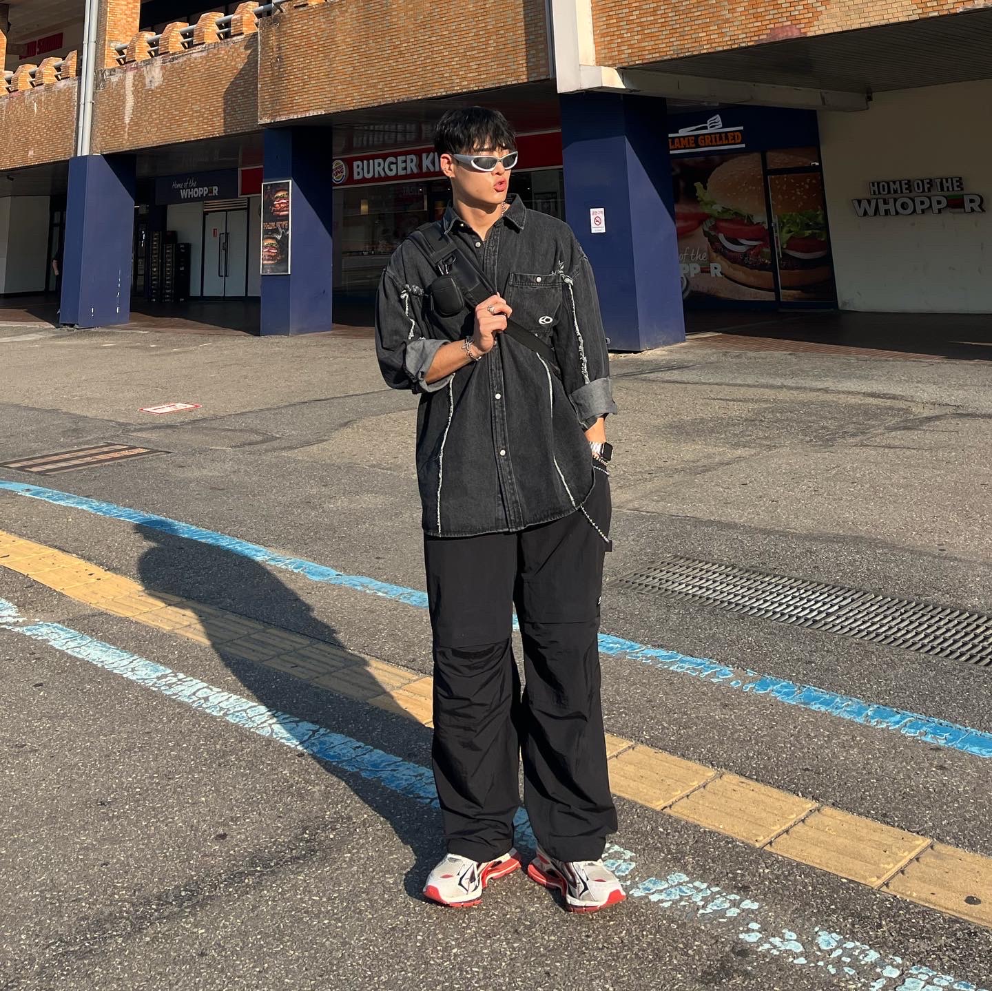 Balenciaga Swift Oval Sunglasses Silver, Balenciaga X-Pander Sneakers Red Silver 착용 스타일