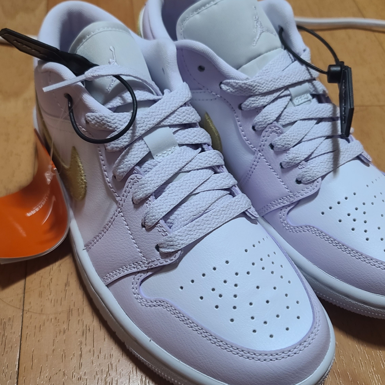(W) Jordan 1 Low Barely Grape Lemon Wash 착용 스타일 - 1