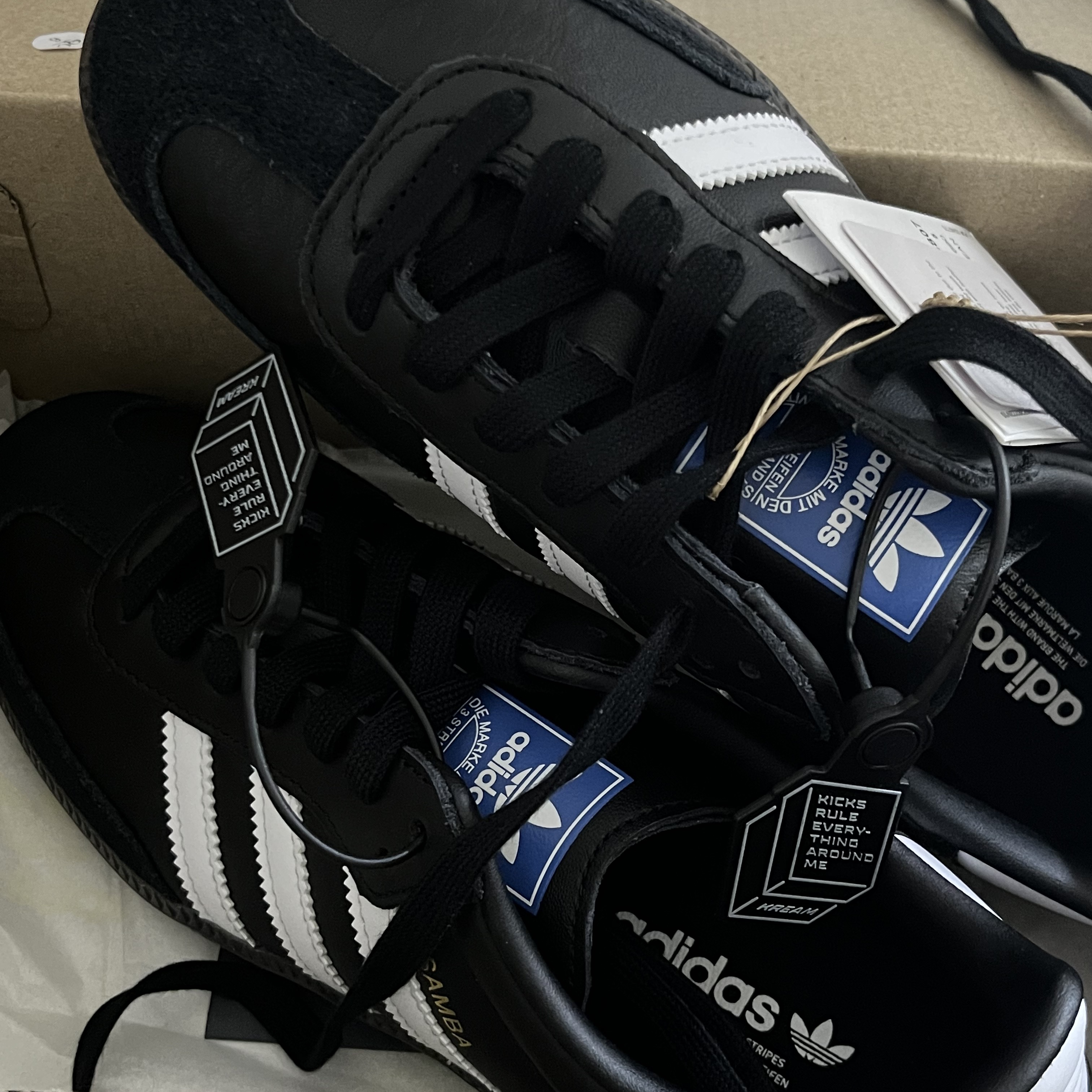 Adidas Samba OG Black White Gum 착용 스타일