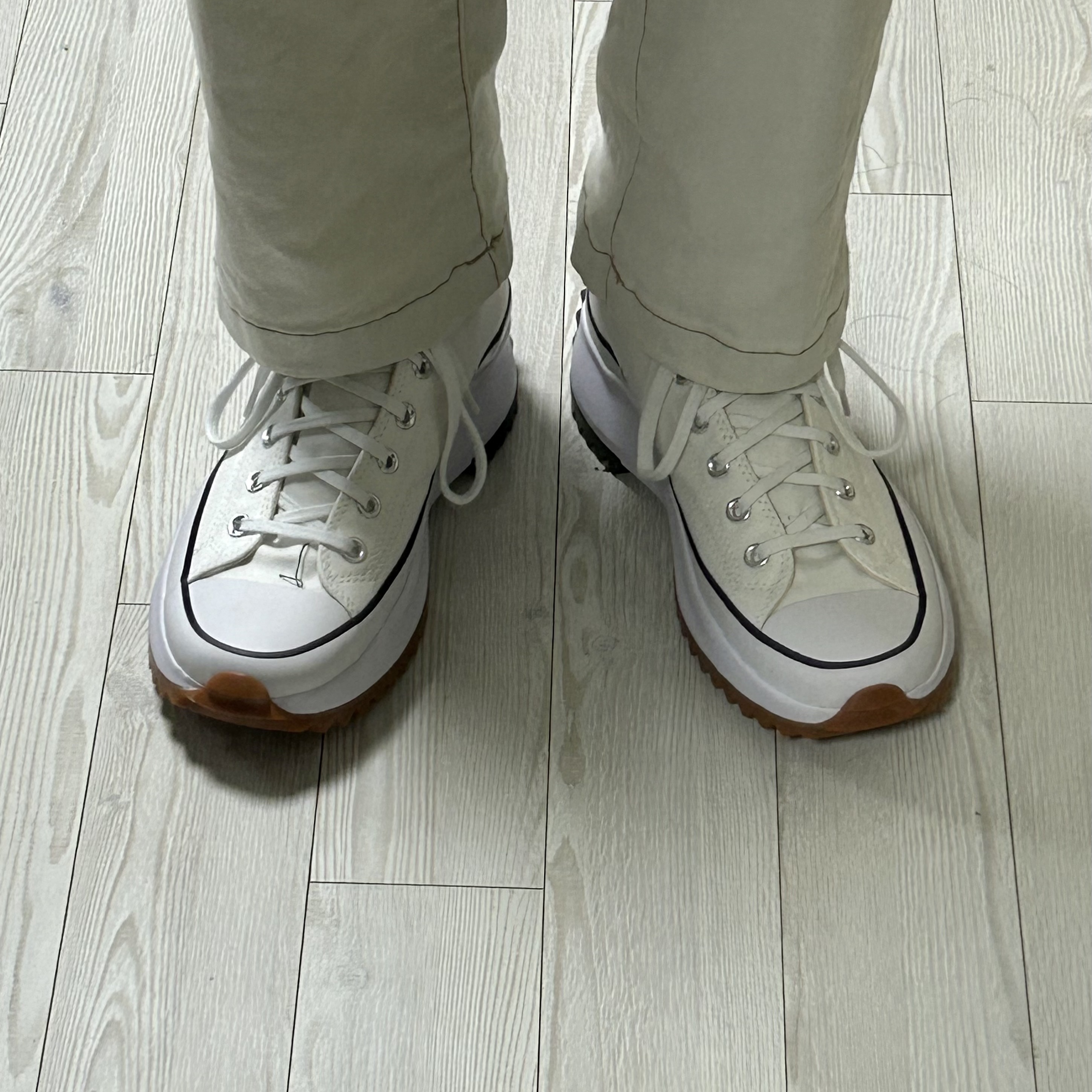Converse Run Star Hike Hi White Black Gum 착용 스타일