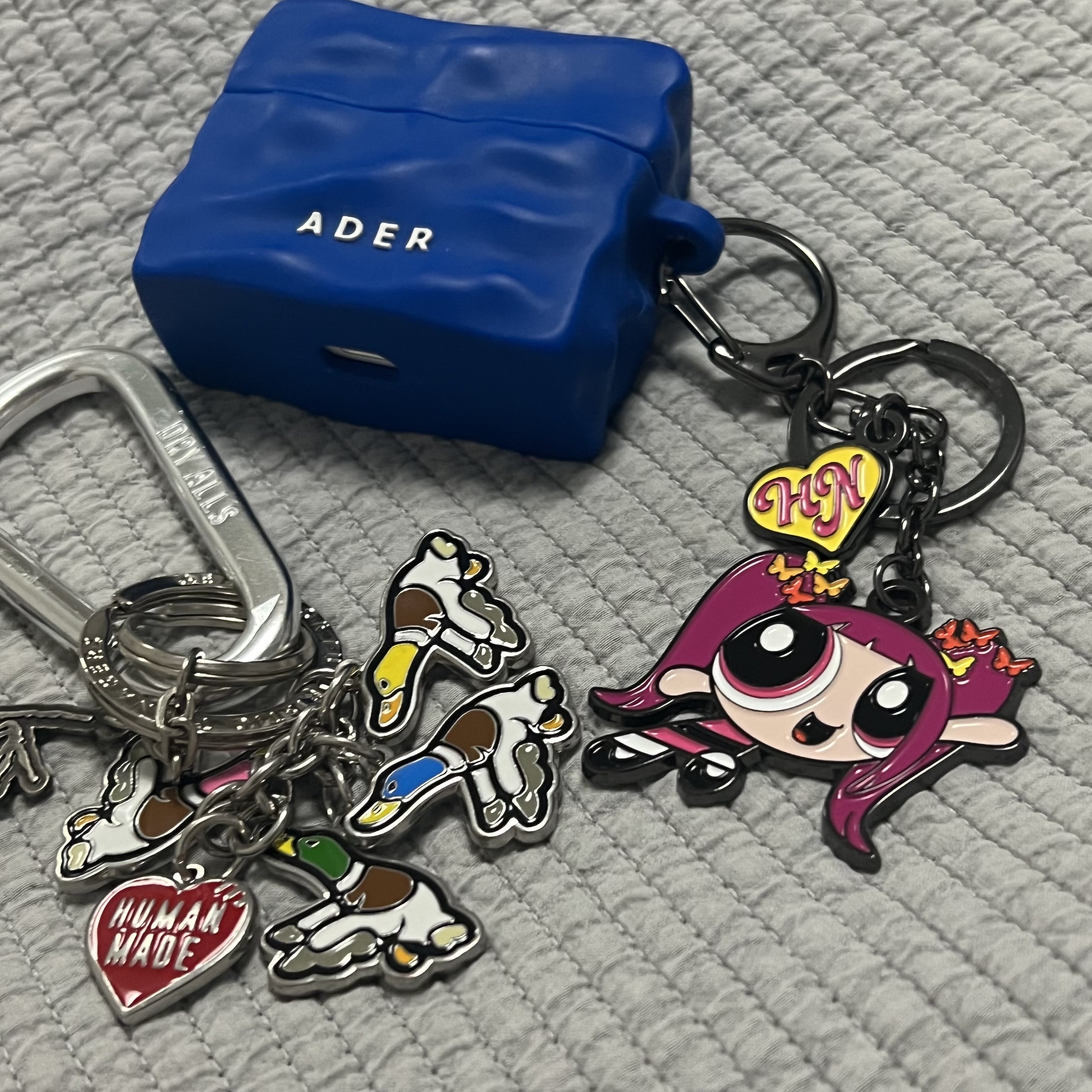 Casetify x Ader Error AirPods Pro Case, Human Made Flying Duck Keyring Silver 착용 스타일