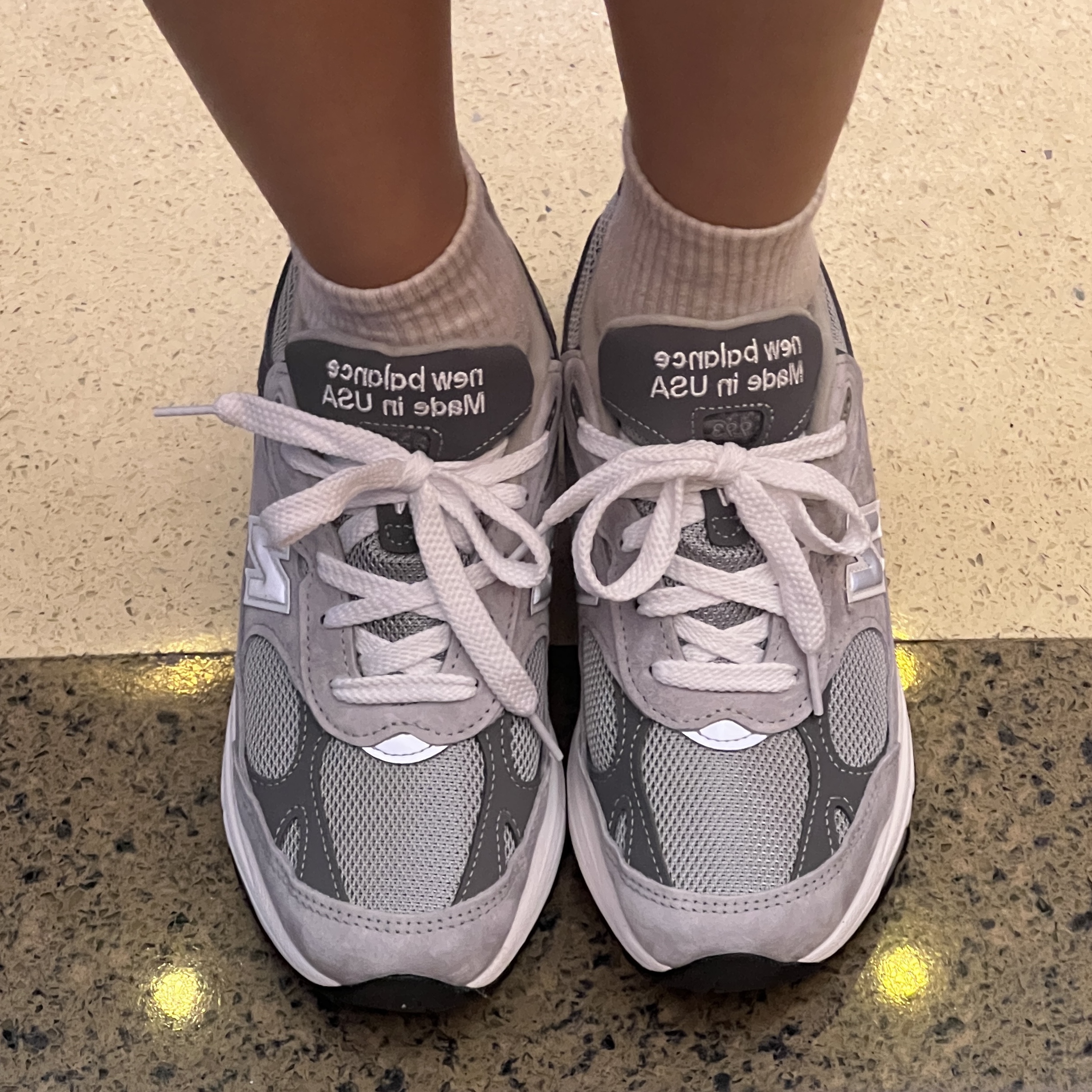 (W) New Balance 993 Made in USA Grey - B Standard 착용 스타일 - 3