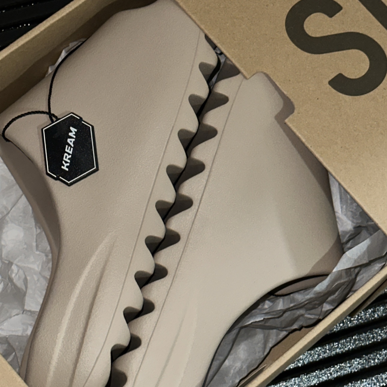 Adidas Yeezy Slide Pure - Re-Release Ver. 착용 스타일 - 2