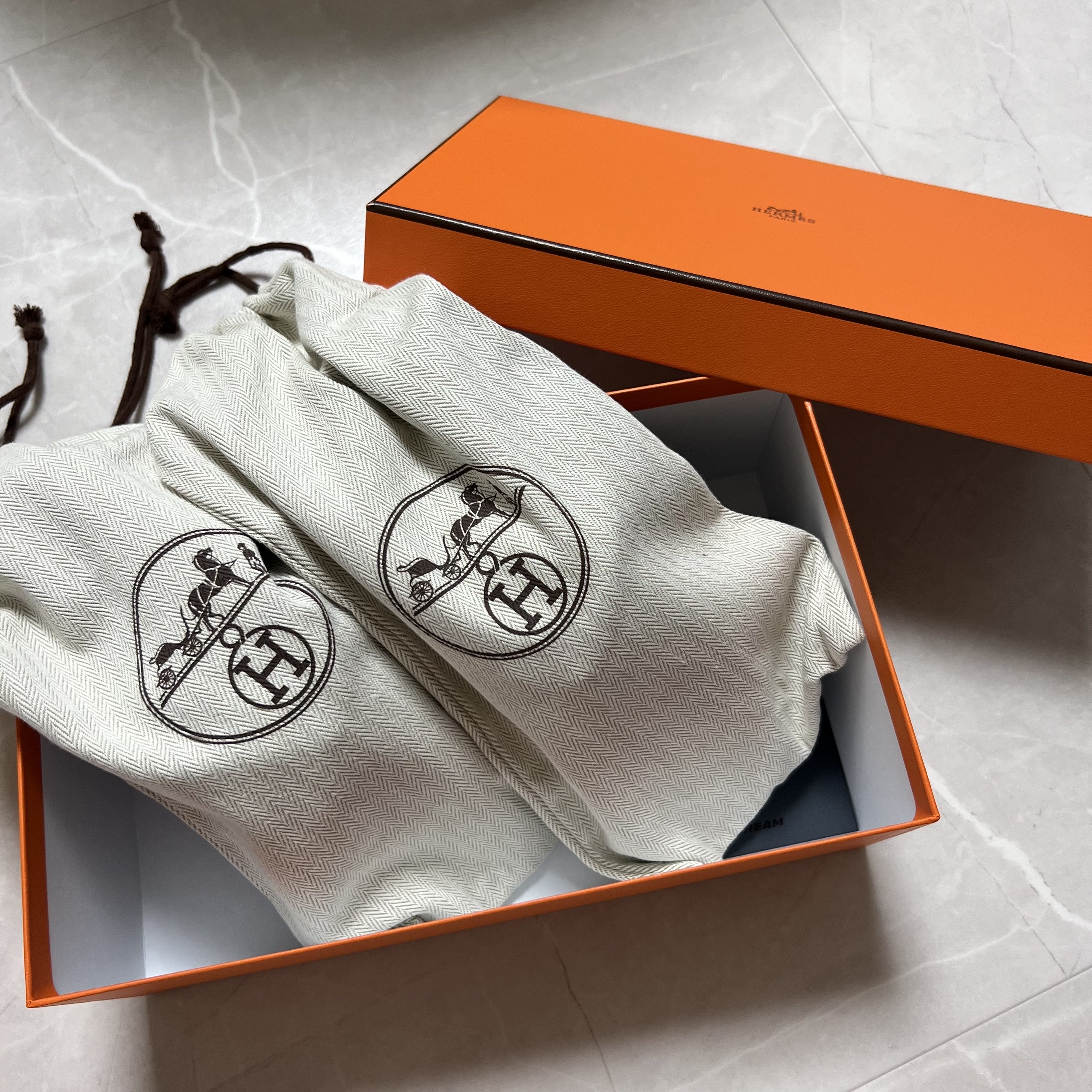 (W) Hermes Egerie Sandal Noir 착용 스타일