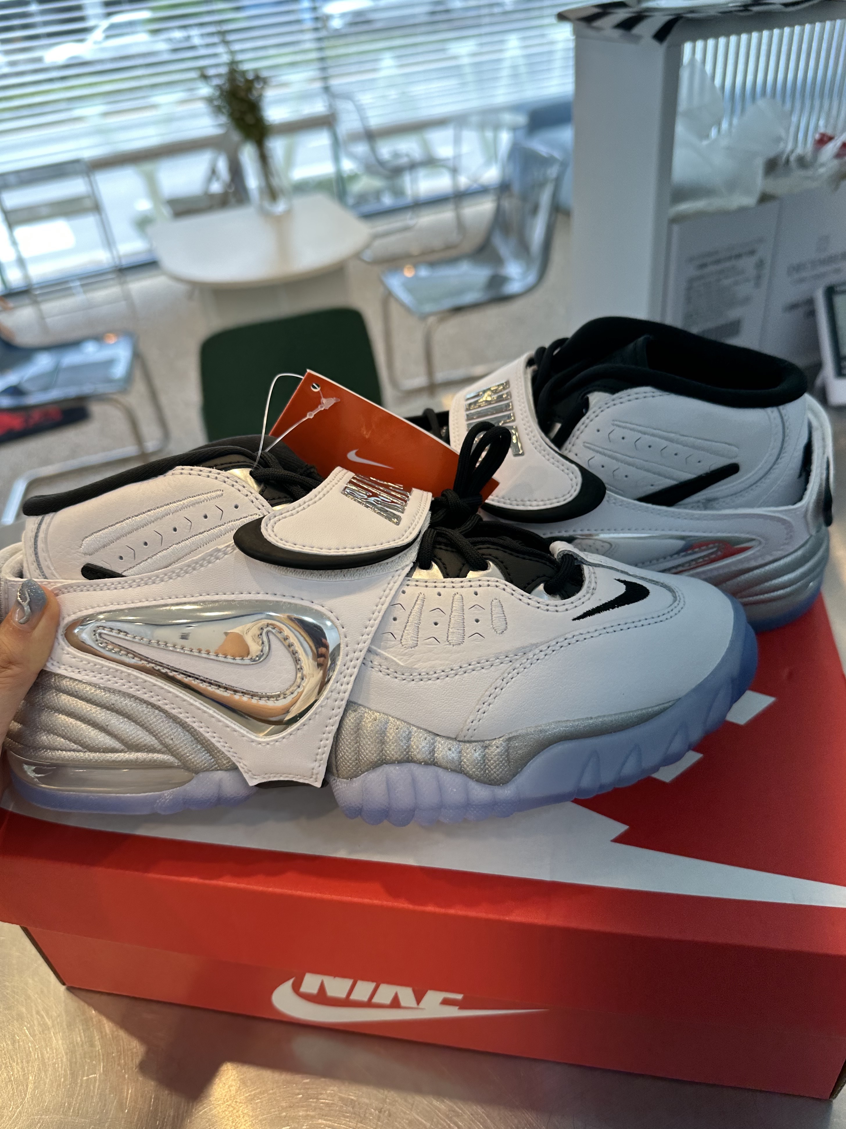 (W) Nike Air Adjust Force 2023 Vast Grey and Metallic Silver 착용 스타일