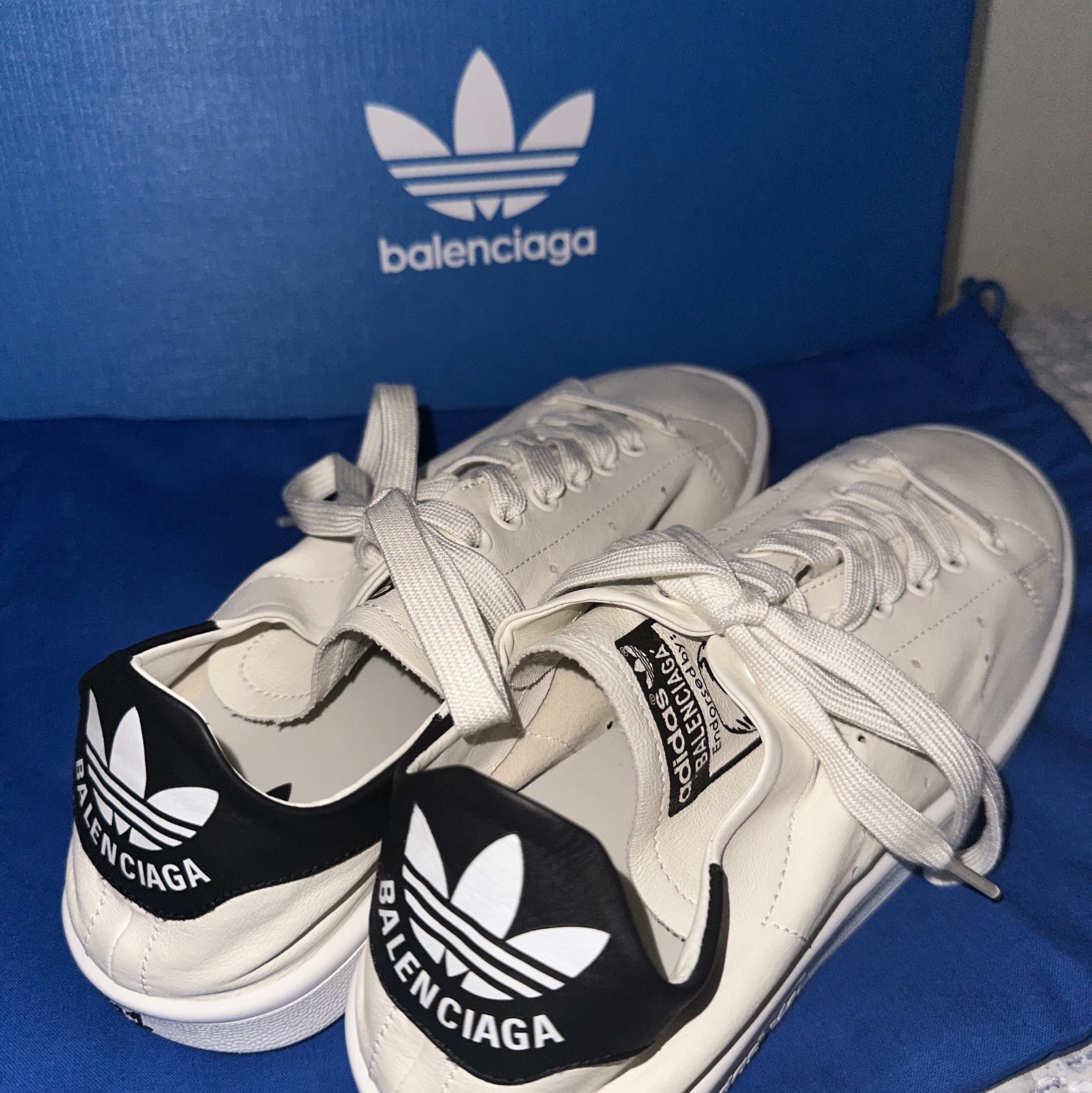 Balenciaga x Adidas Stan Smith Off White 착용 스타일 - 3