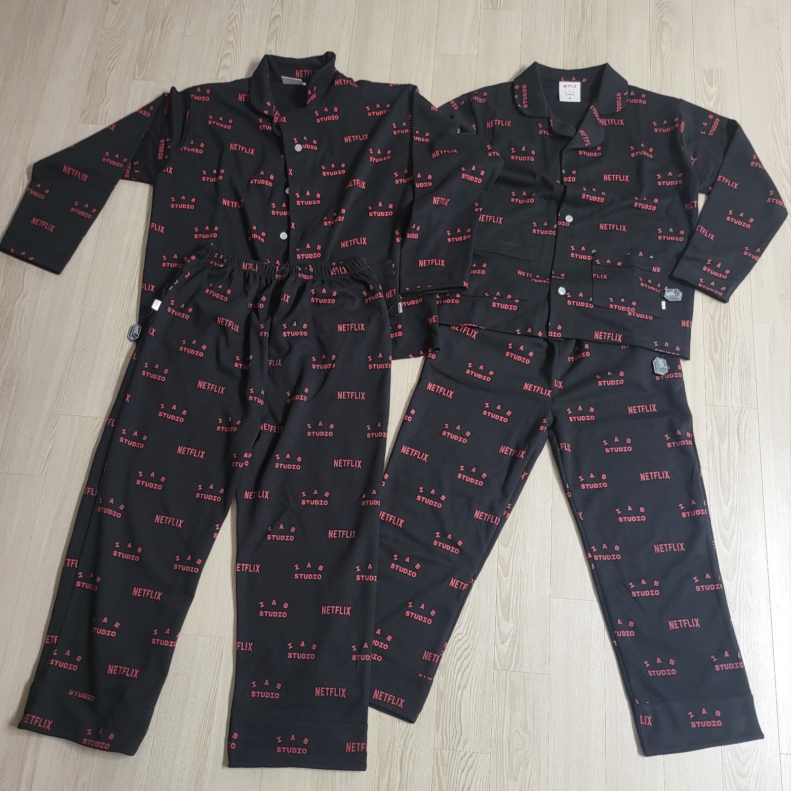 IAB Studio x Netflix Pajama Cushion Cover Set Black 착용 스타일 - 4