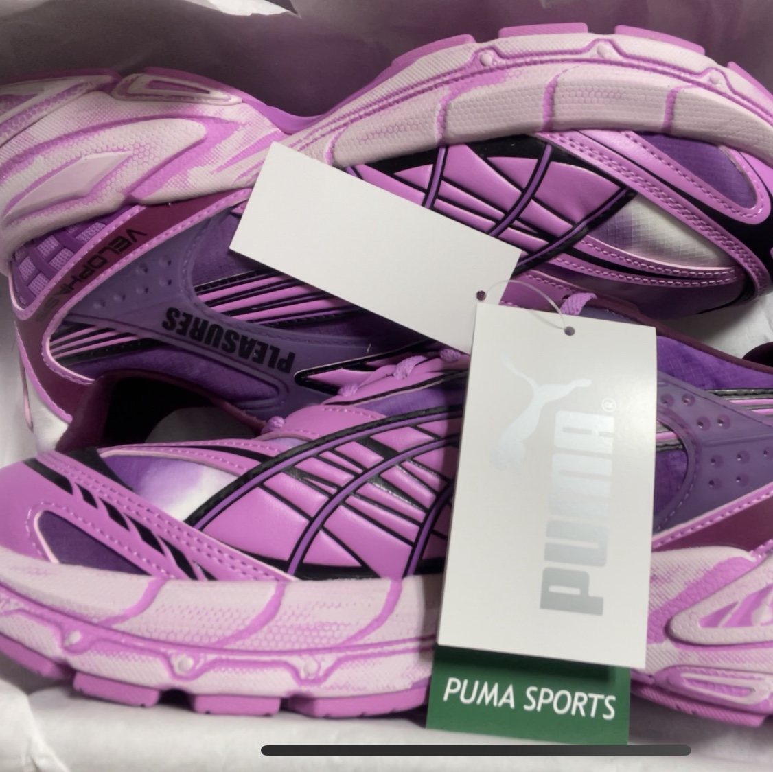 Puma x Pleasures Velophasis Overdyed Grape Wine 착용 스타일