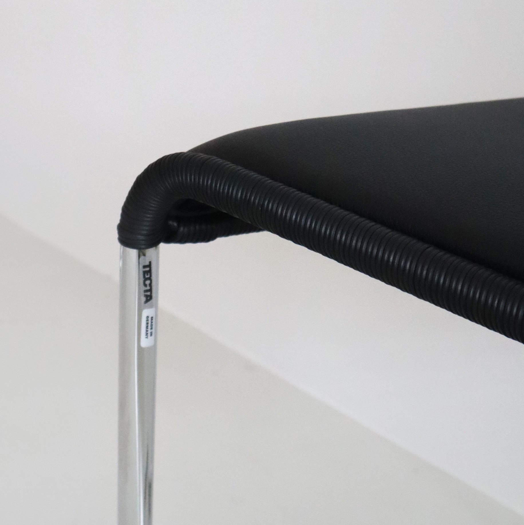[KREAM 단독] Tecta B20i Chair Black 착용 스타일 - 2