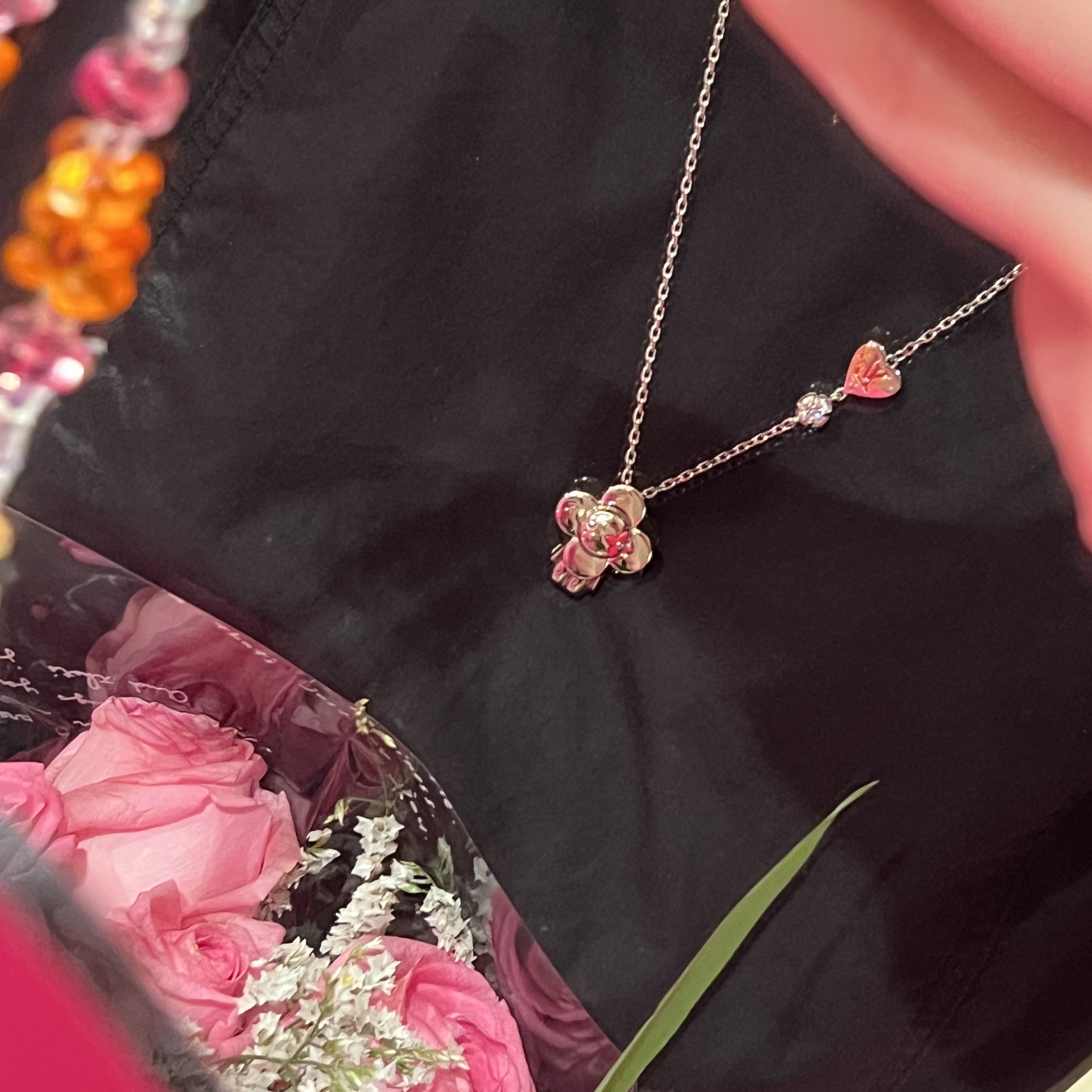 Louis Vuitton LV Love Vivienne Pendant Silver 착용 스타일 - 2