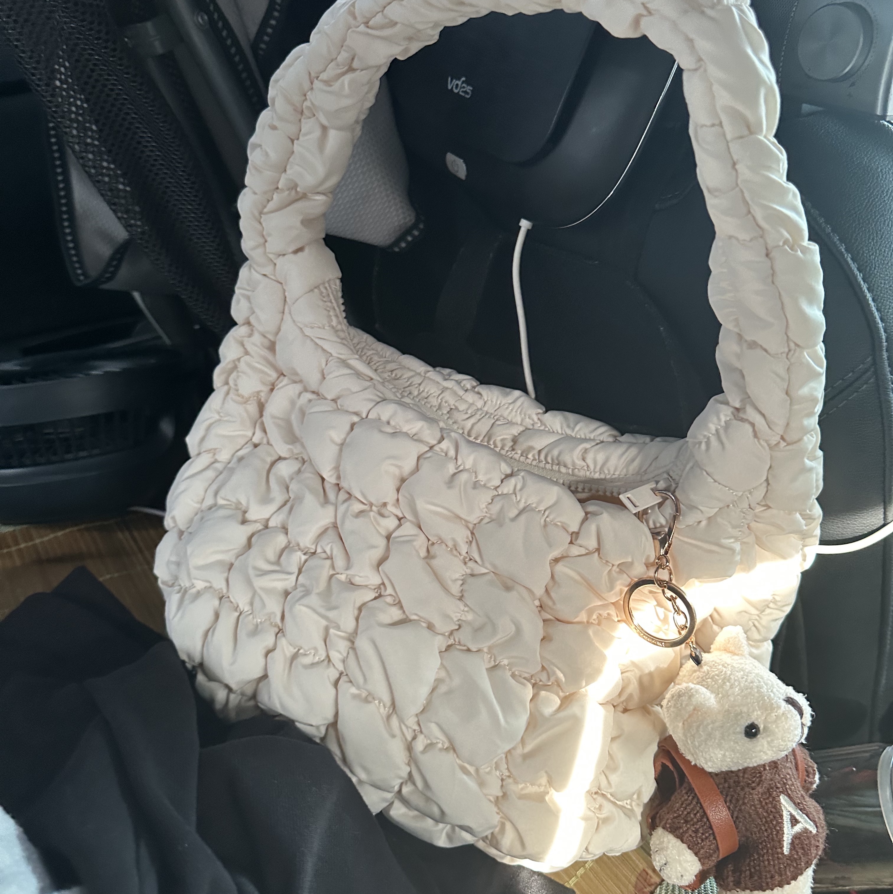 COS Quilted Mini Bag Cream 착용 스타일