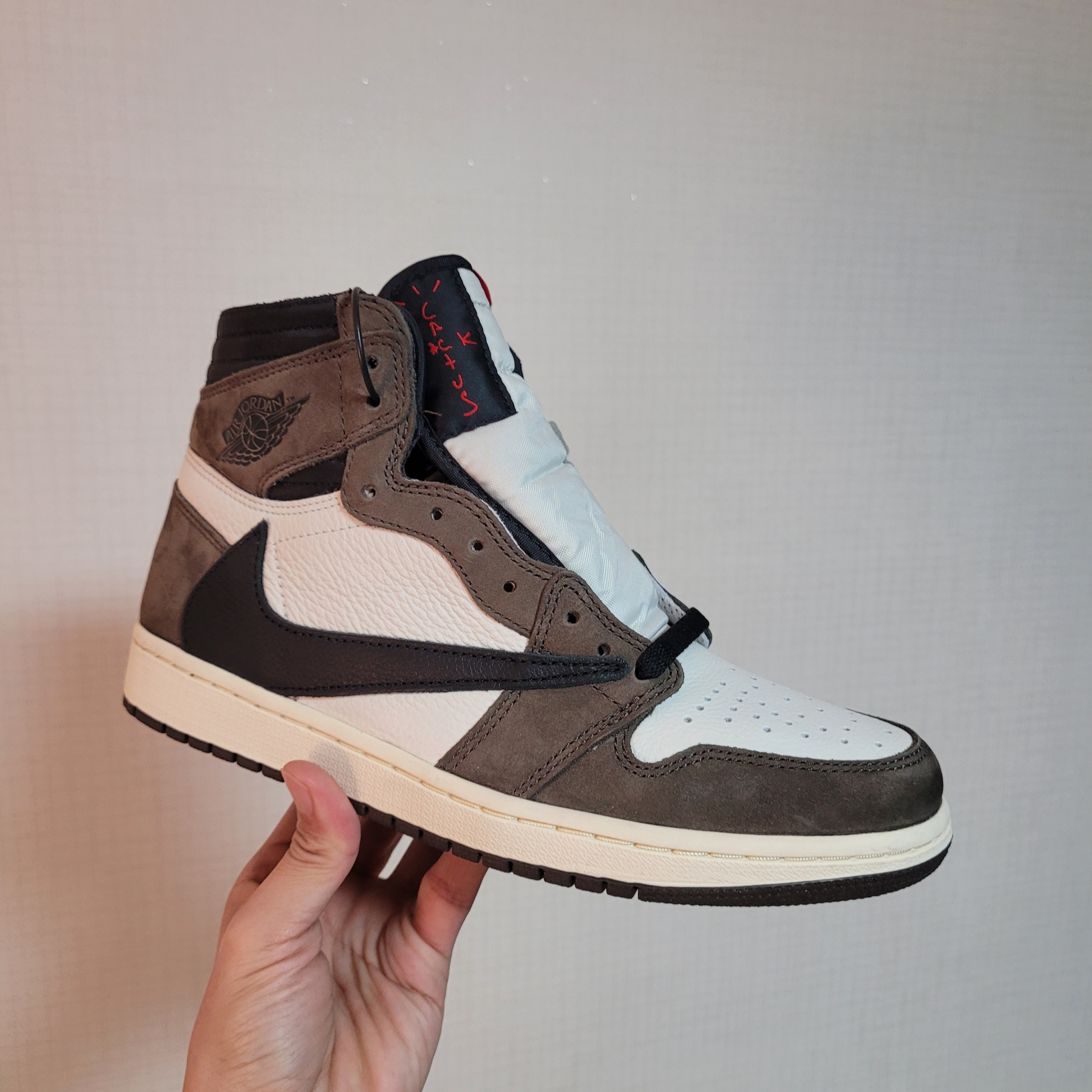 Jordan 1 x Travis Scott Retro High OG SP Mocha 착용 스타일