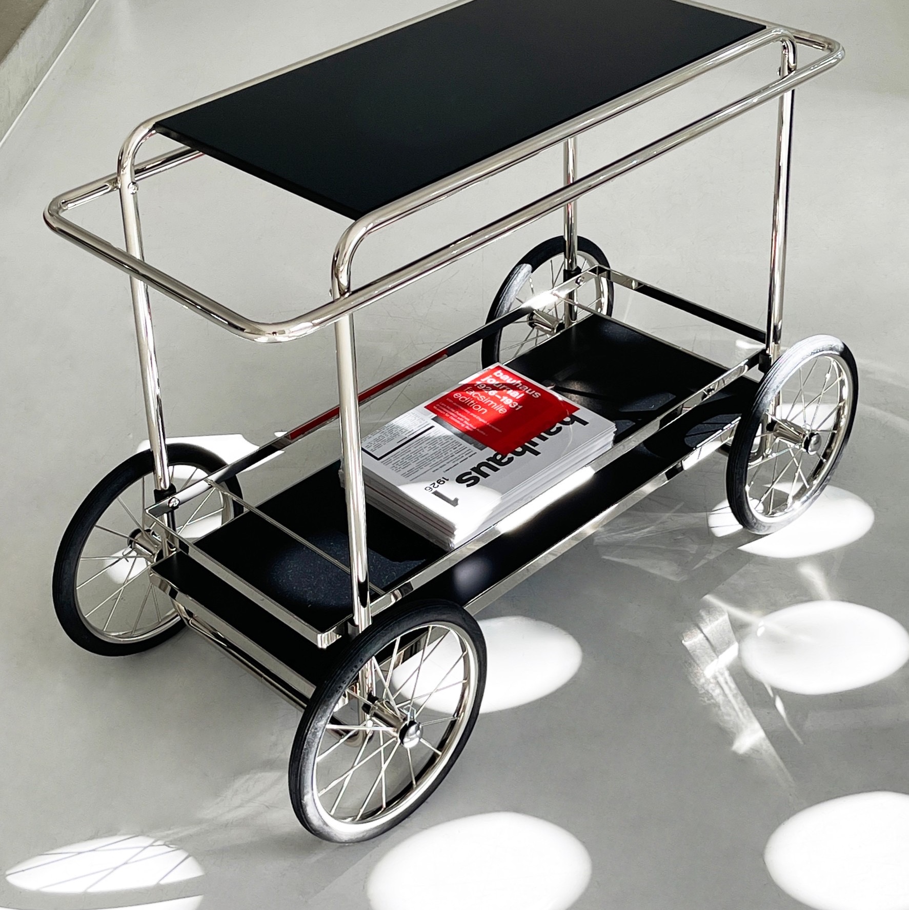 [KREAM 단독] Tecta M4R Console Trolley With Bottle Holder White, [KREAM 단독] Tecta M4R Console Trolley With Bottle Holder Yellow Green 착용 스타일