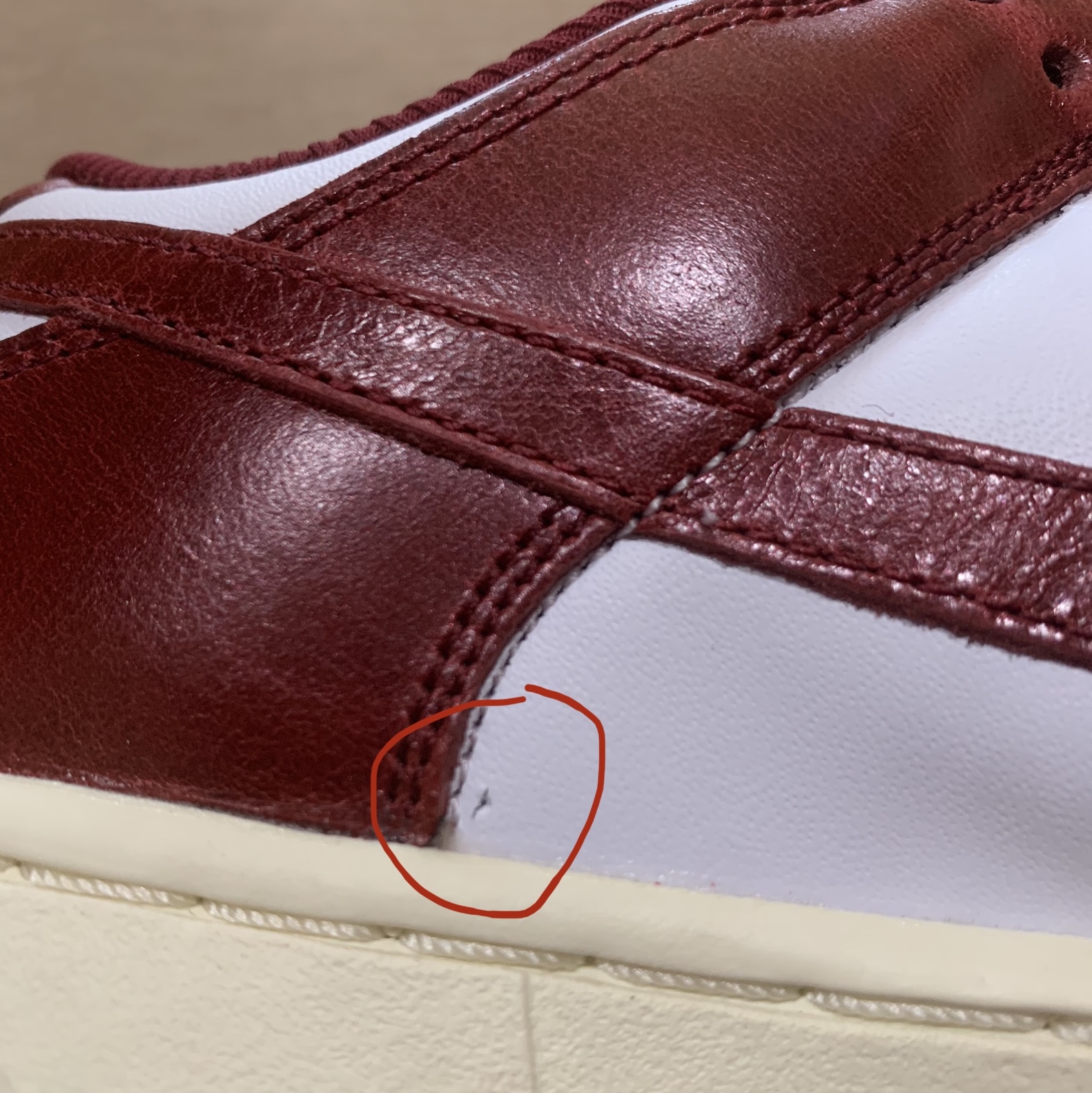 (W) Nike Dunk Low Retro PRM Team Red and White 착용 스타일 - 2