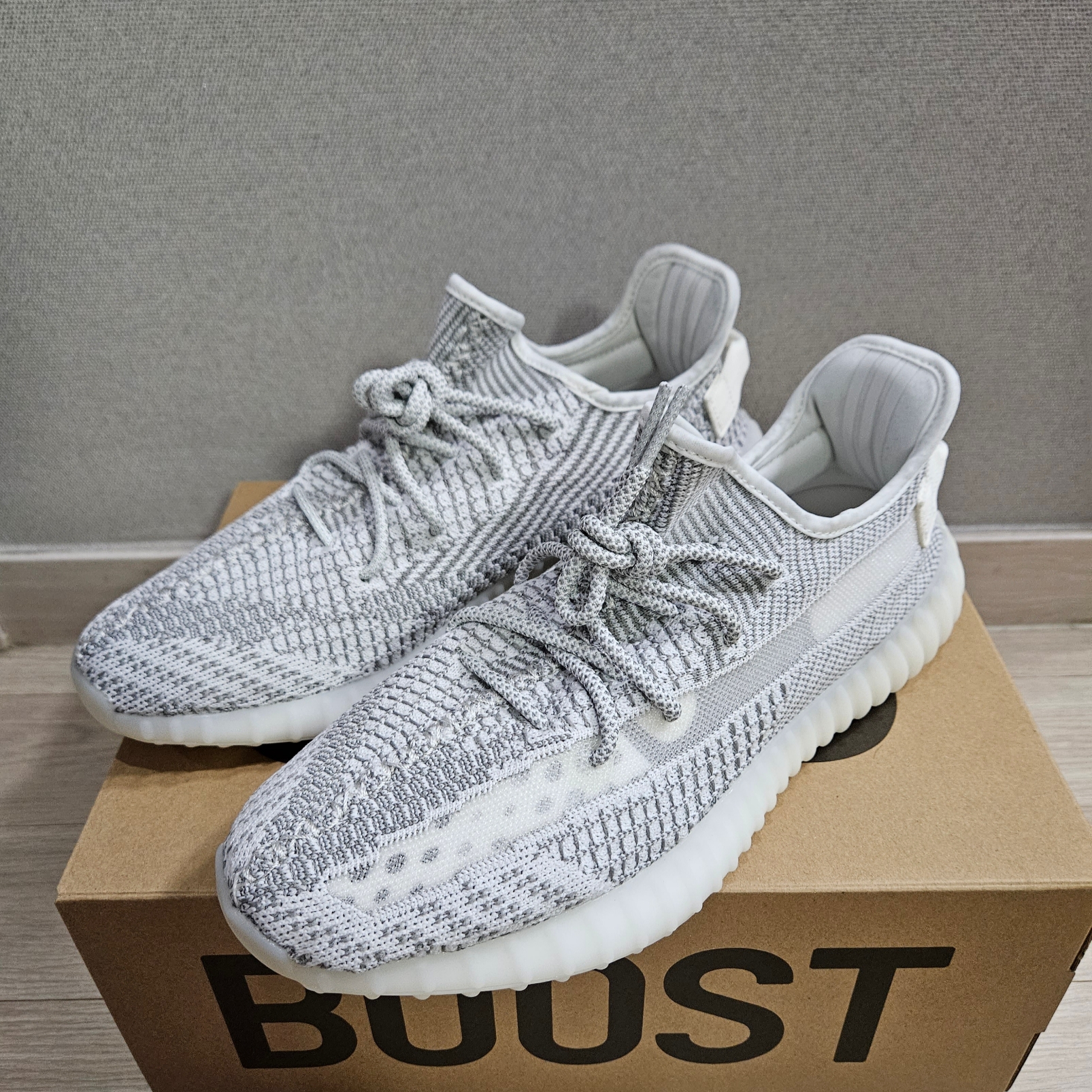 Adidas Yeezy Boost 350 V2 Static 2023 착용 스타일