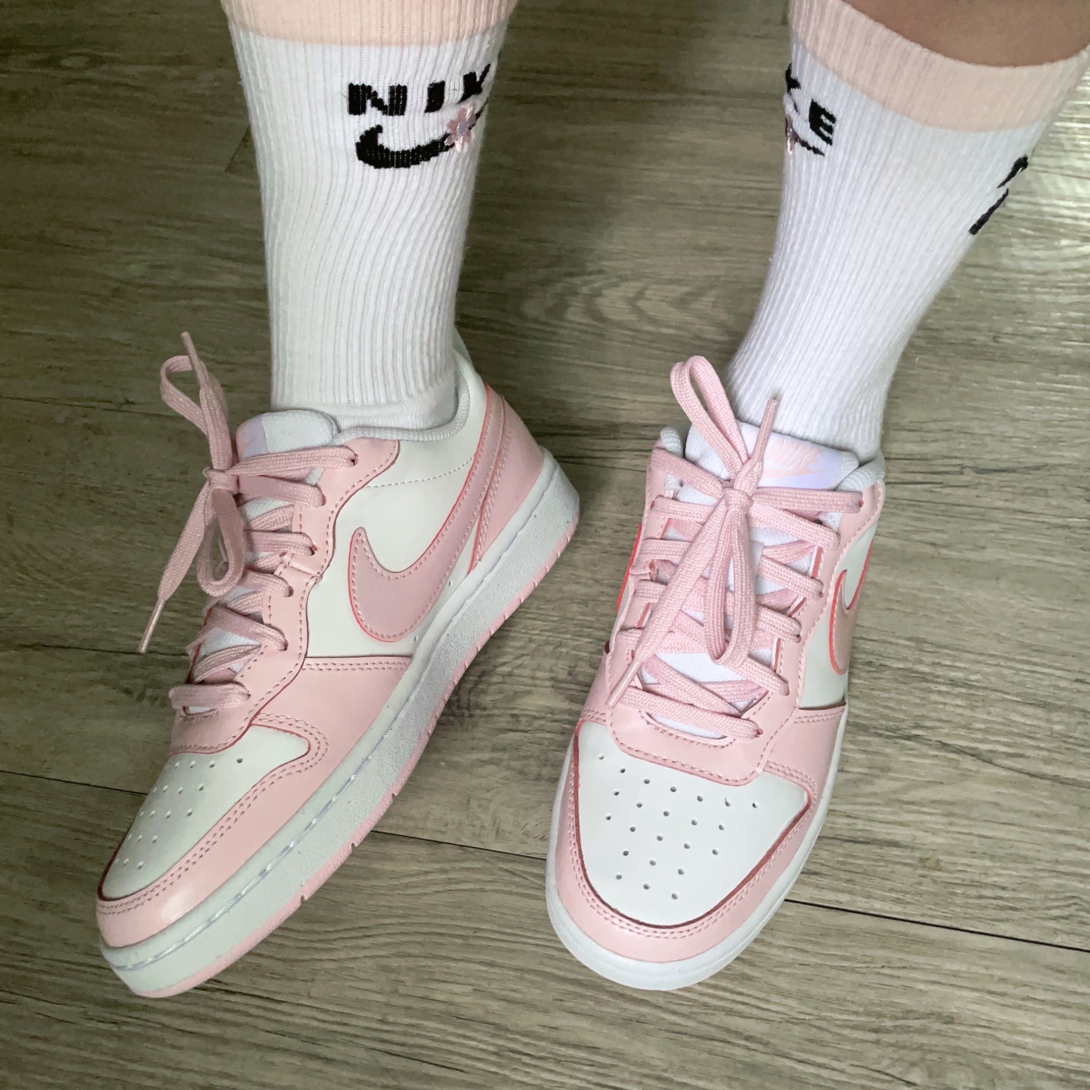 (GS) Nike Court Borough 2 SE White Pink Foam 착용 스타일 - 2