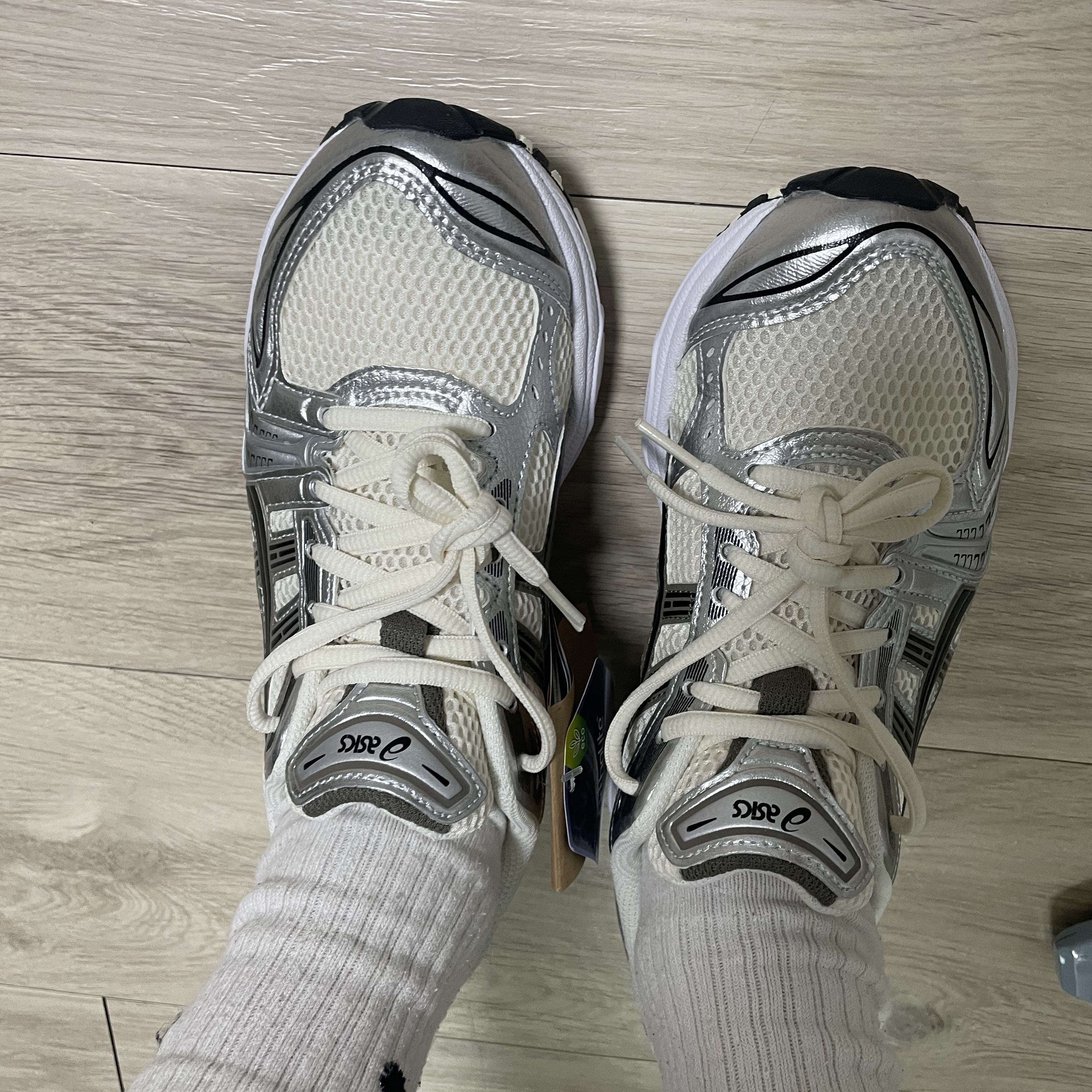 Asics Gel-Kayano 14 Cream Black 착용 스타일 - 1