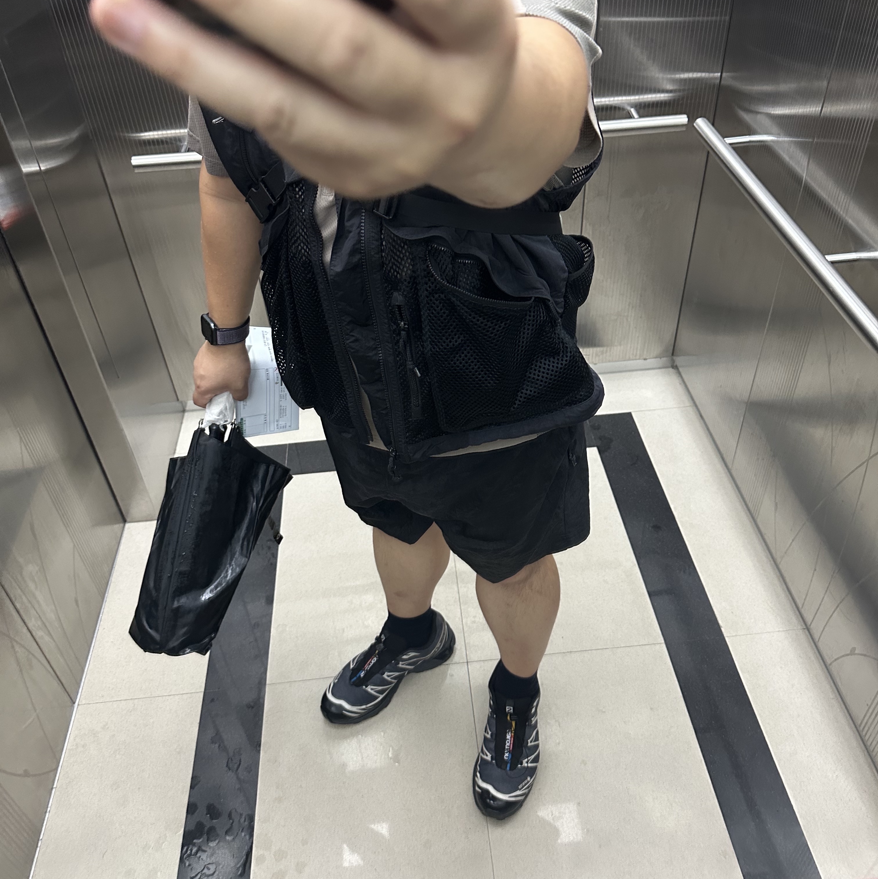 Salomon XT-6 Gore-Tex Black Ebony 착용 스타일