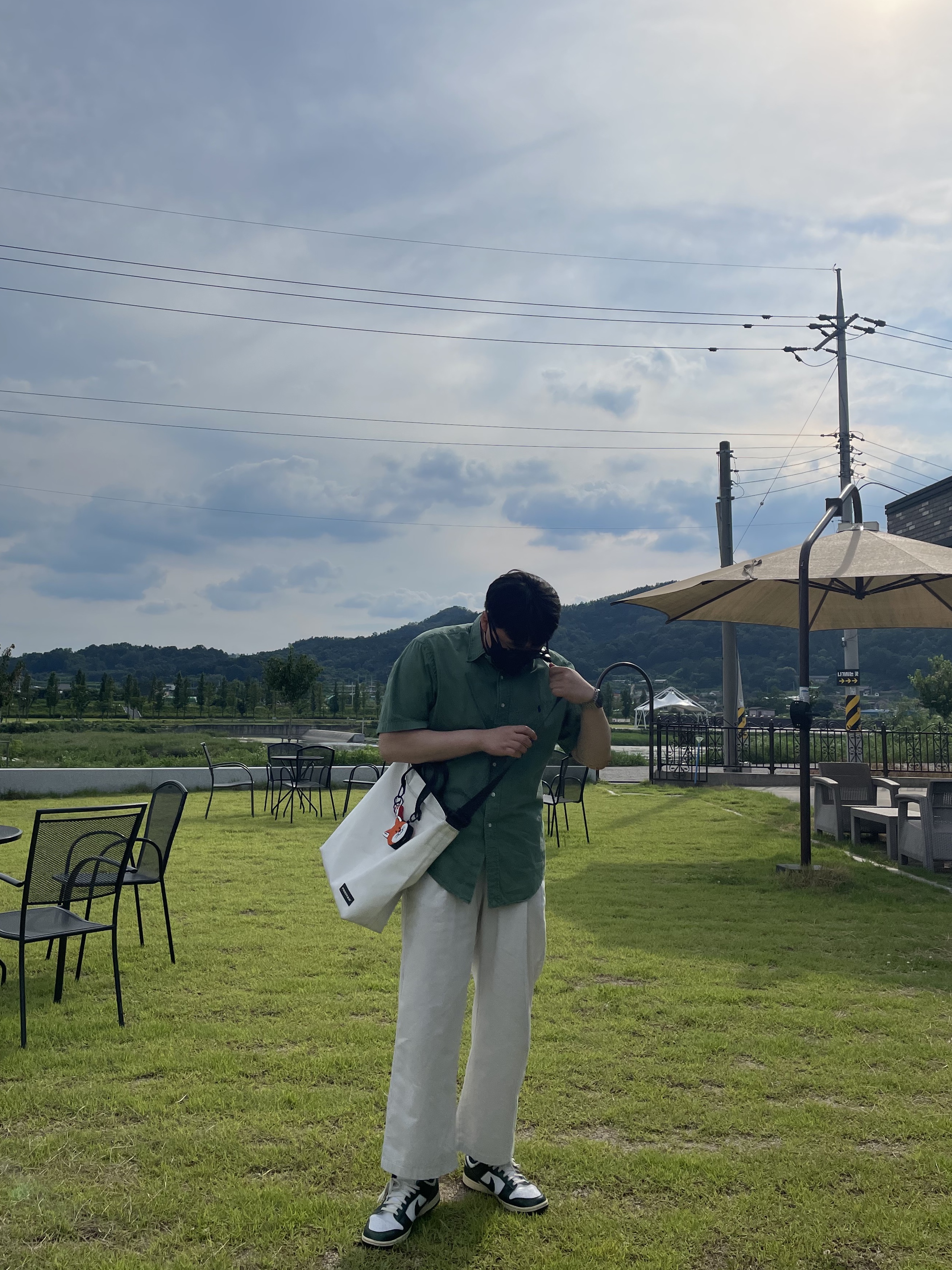 (W) Nike Dunk Low Vintage Green, Maison Kitsune x Line Friends Kitsune AirPods Case 착용 스타일