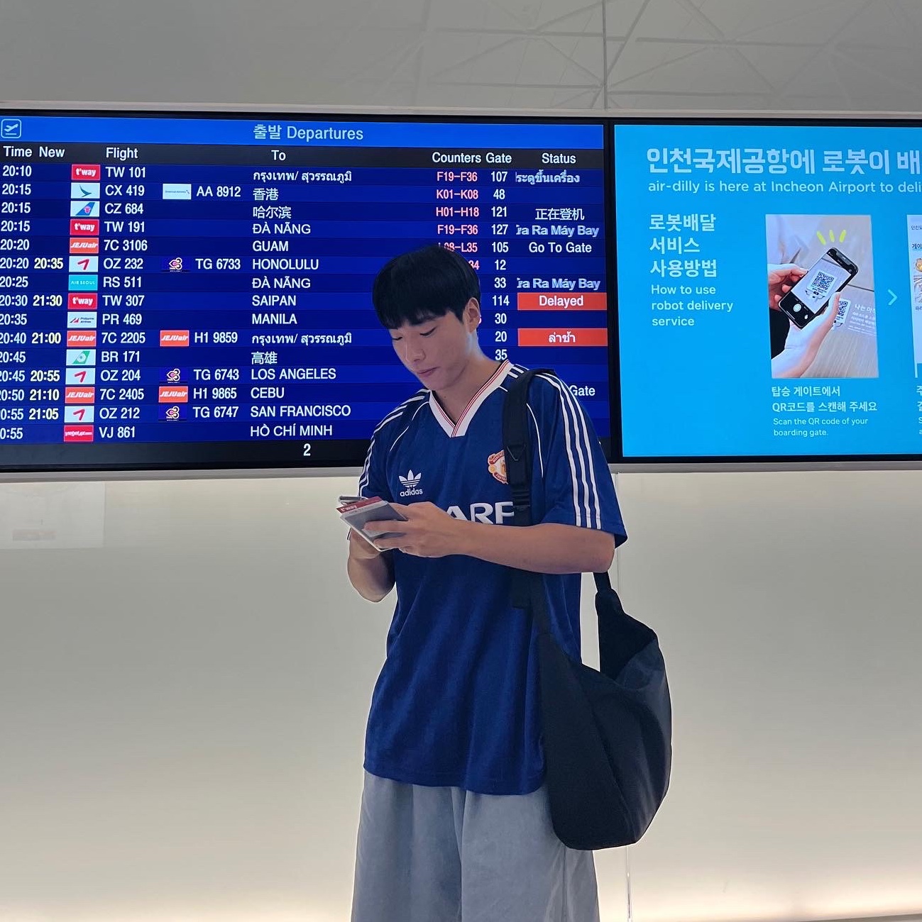 Adidas Manchester United 1988/90 Jersey Collegiate Royal - US Sizing 착용 스타일