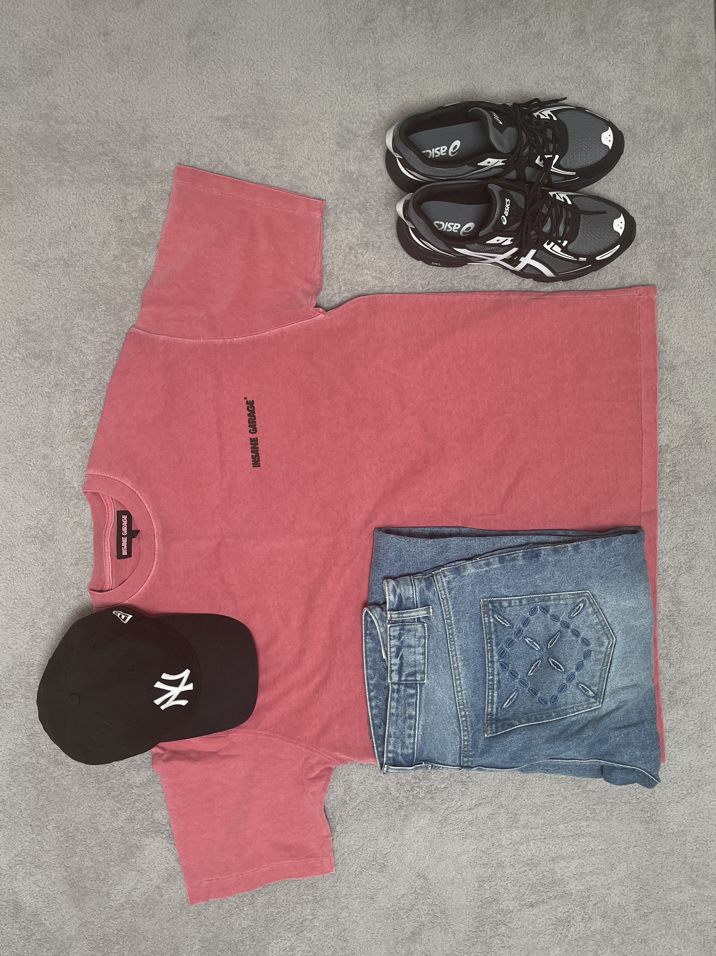 Asics Gel-Venture 6 Carrier Grey, New Era x MoMA New York Yankees Cap Black 착용 스타일 - 4