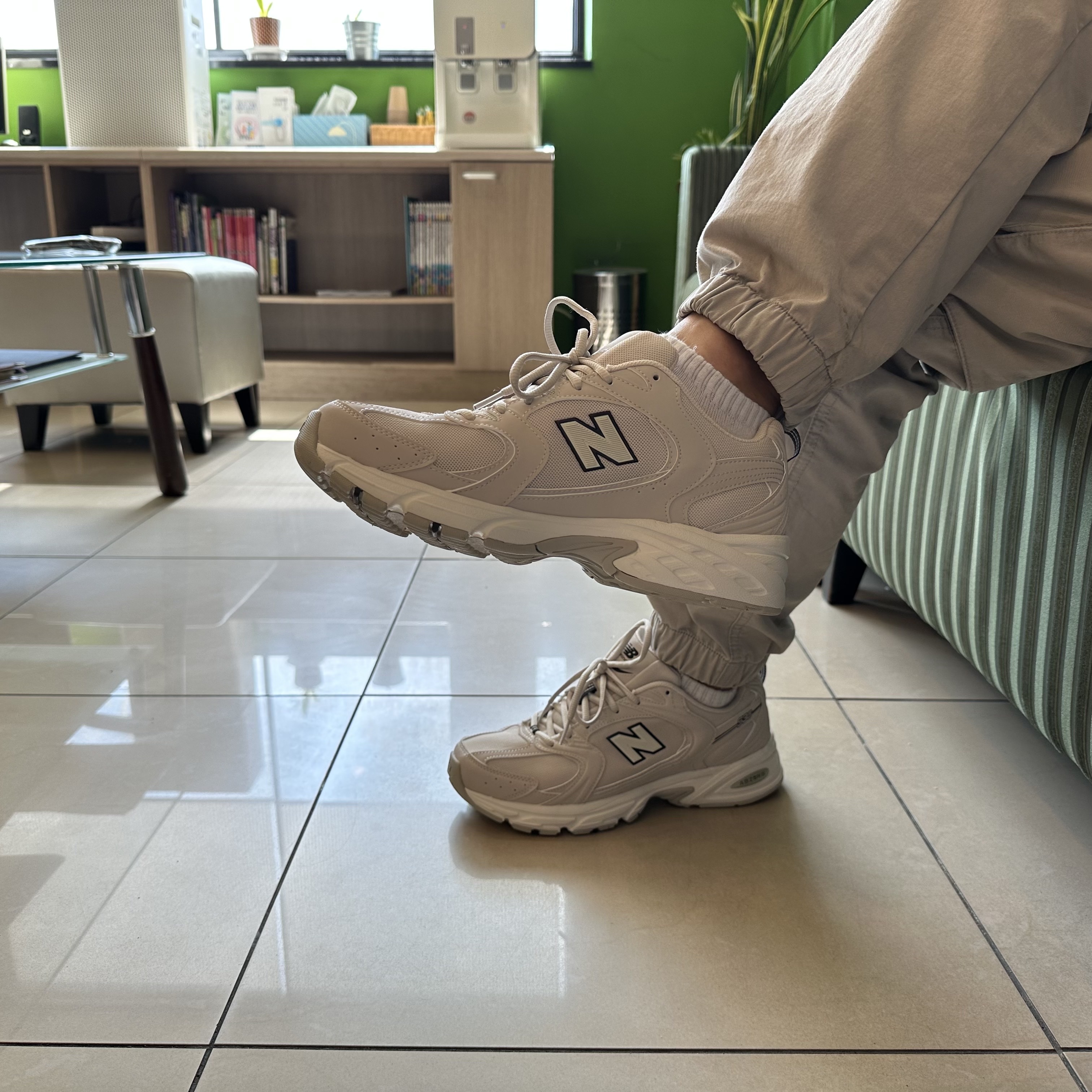 New Balance 530 Ivory 착용 스타일 - 3