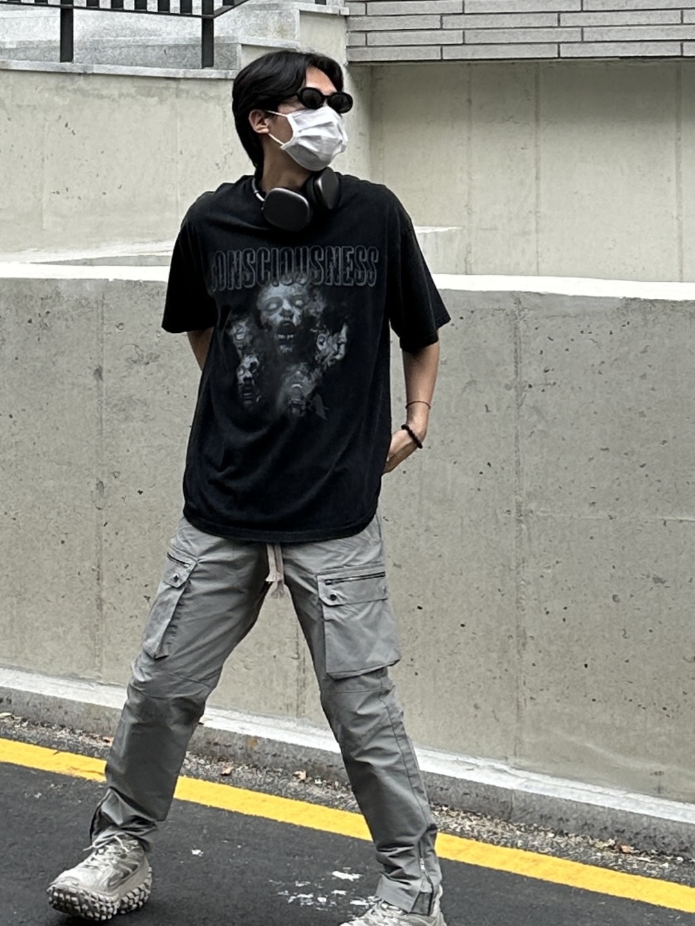 Balenciaga Defender Sneakers Beige, Gentle Monster x Maison Margiela MM005 Black Black 착용 스타일