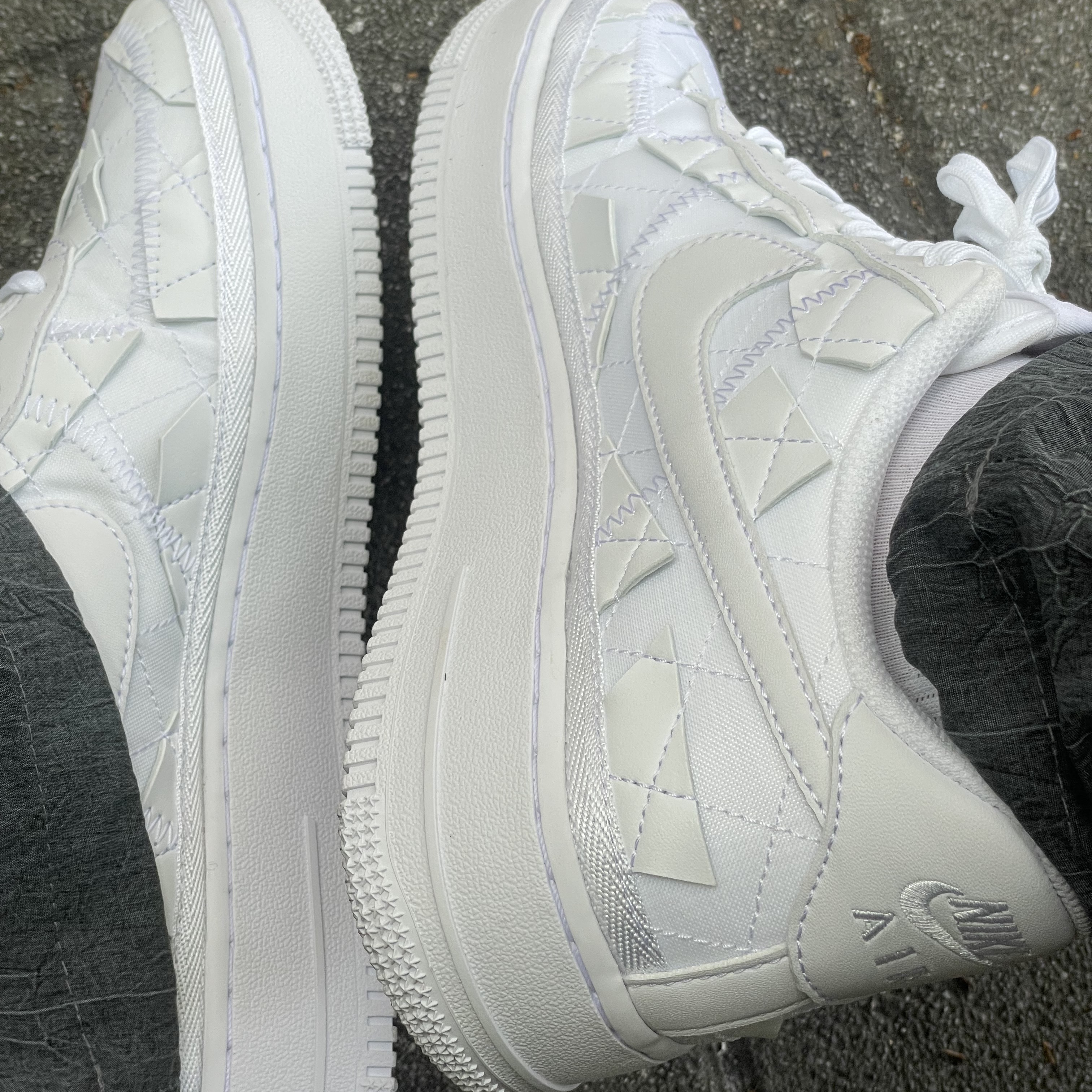 Nike x Billie Eilish Air Force 1 Low SP Triple White 착용 스타일 - 2