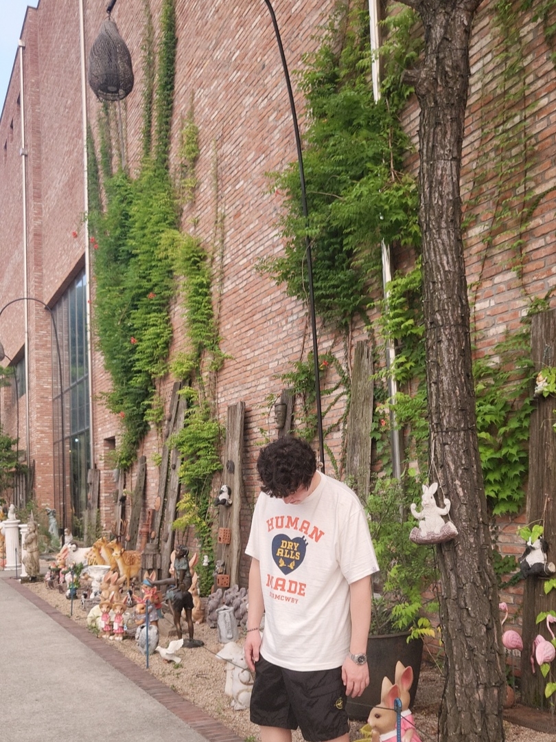 Human Made Graphic T-Shirt #08 White, Stone Island L1721 Nylon Metal Garment Dyed Bermuda Shorts Black - 22SS 착용 스타일