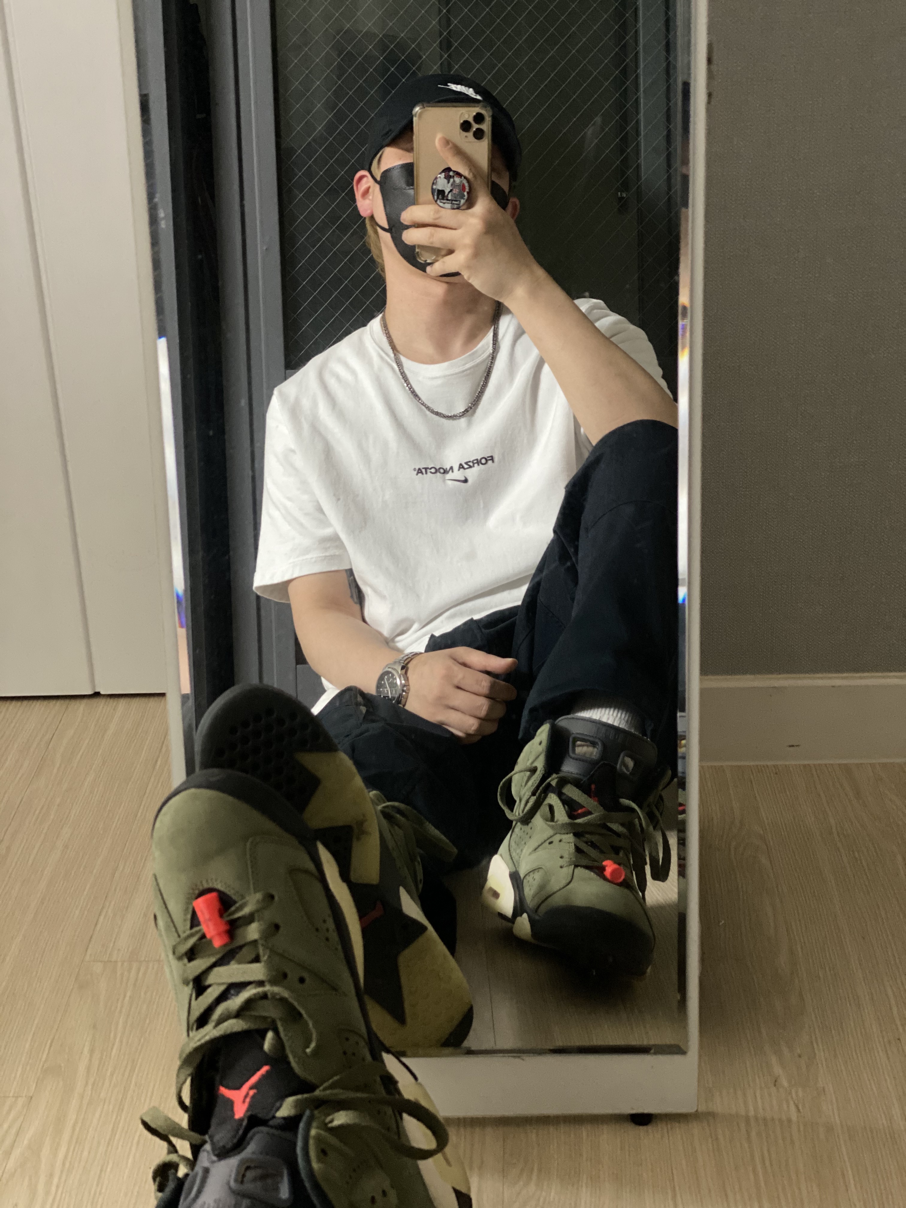Jordan 6 x Travis Scott Retro Olive, Nike Heritage 86 Futura Washed Cap Black White 착용 스타일