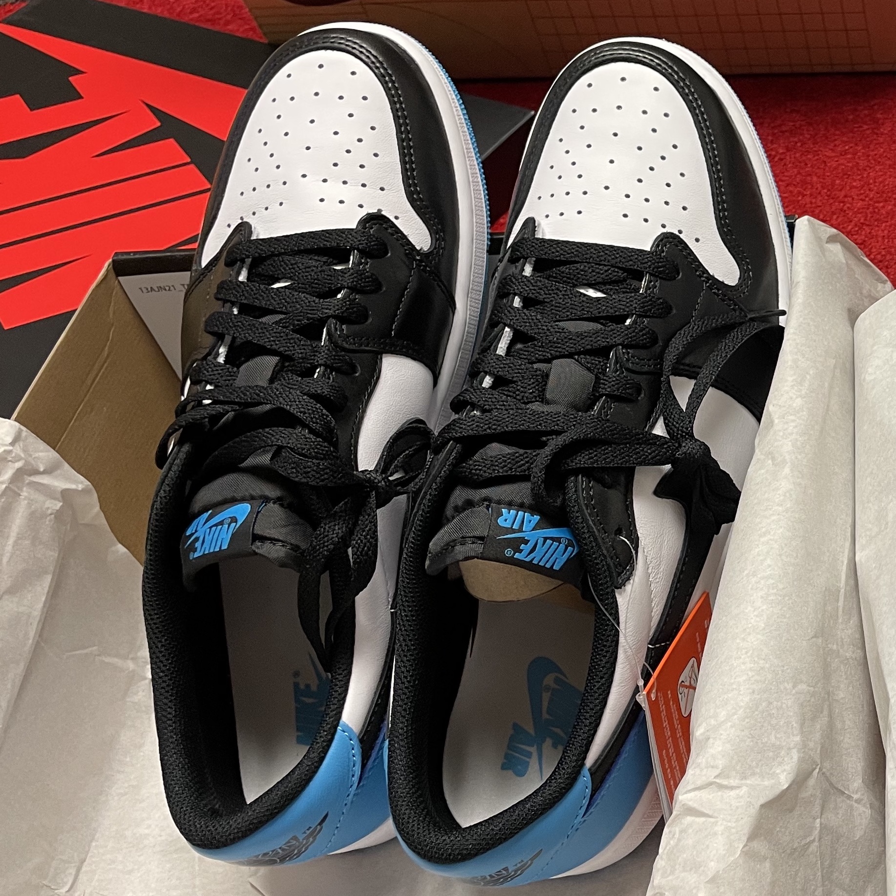Jordan 1 Retro Low OG Black and Dark Powder Blue 착용 스타일