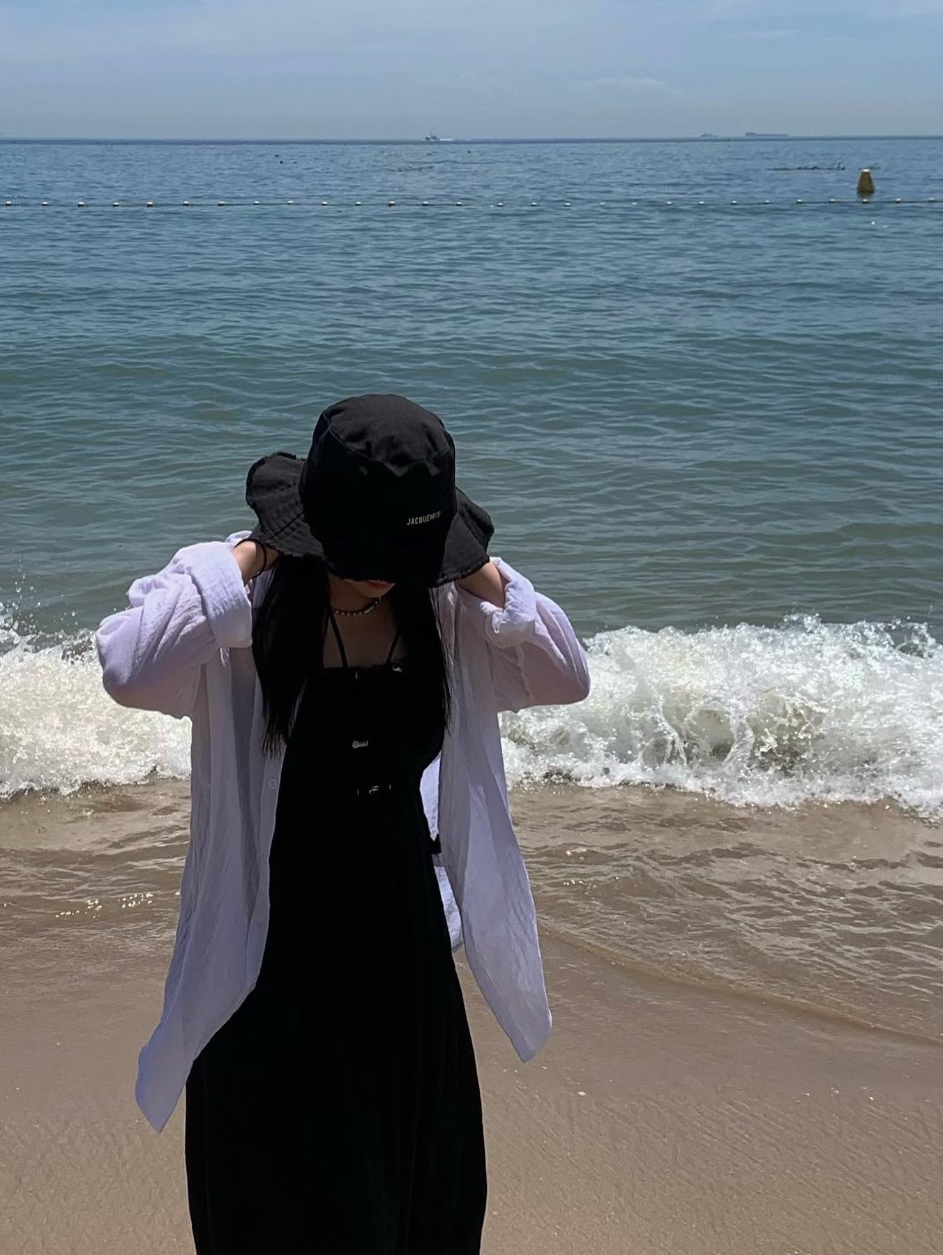 Jacquemus Le Bob Artichaut Bucket Hat Black 착용 스타일 - 1